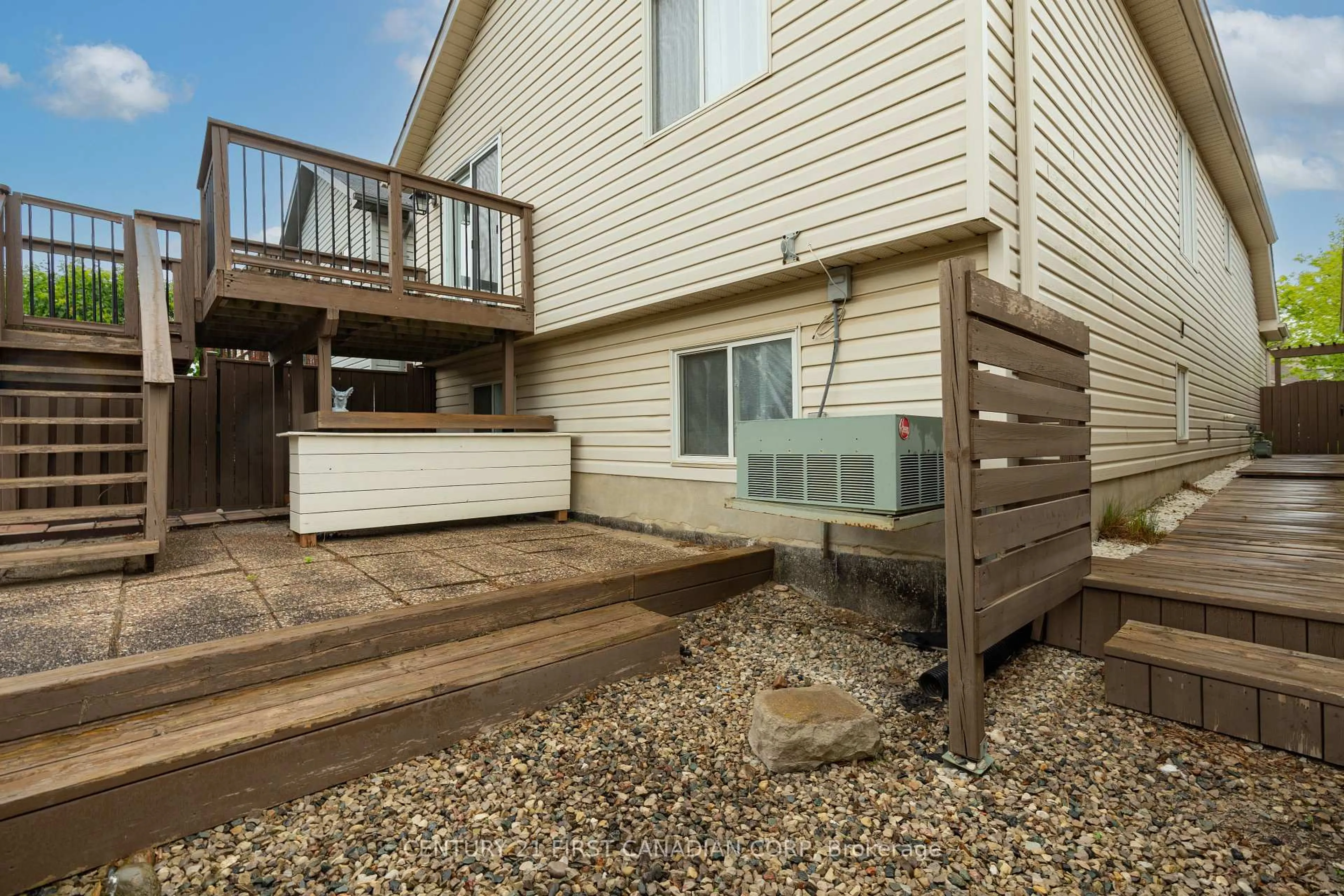 Patio, unknown for 475 Exmouth Circ, London East Ontario N5V 5G5