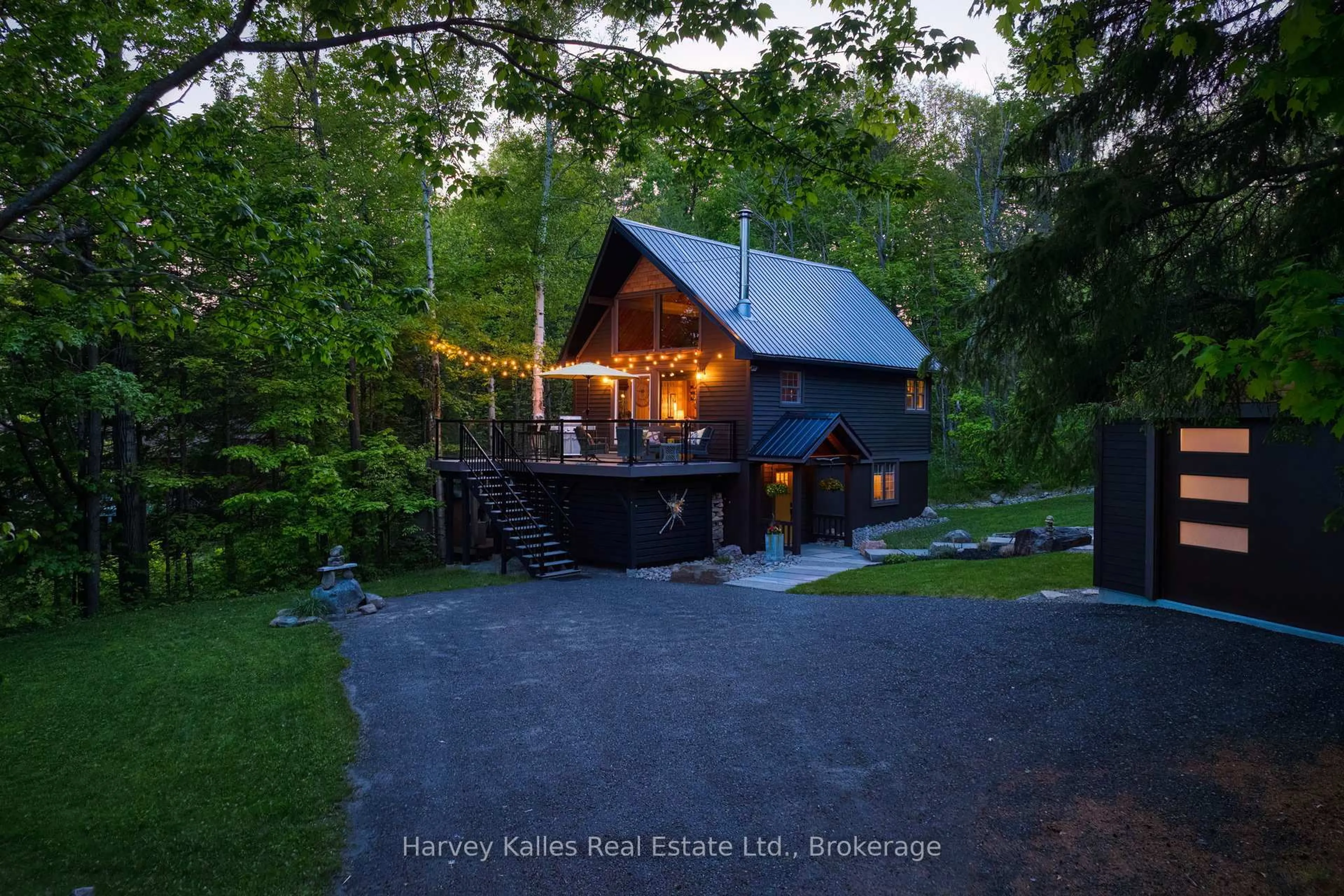 A pic from outside/outdoor area/front of a property/back of a property/a pic from drone, water/lake/river/ocean view for 157 Chalet Cres, Huntsville Ontario P1H 1A8