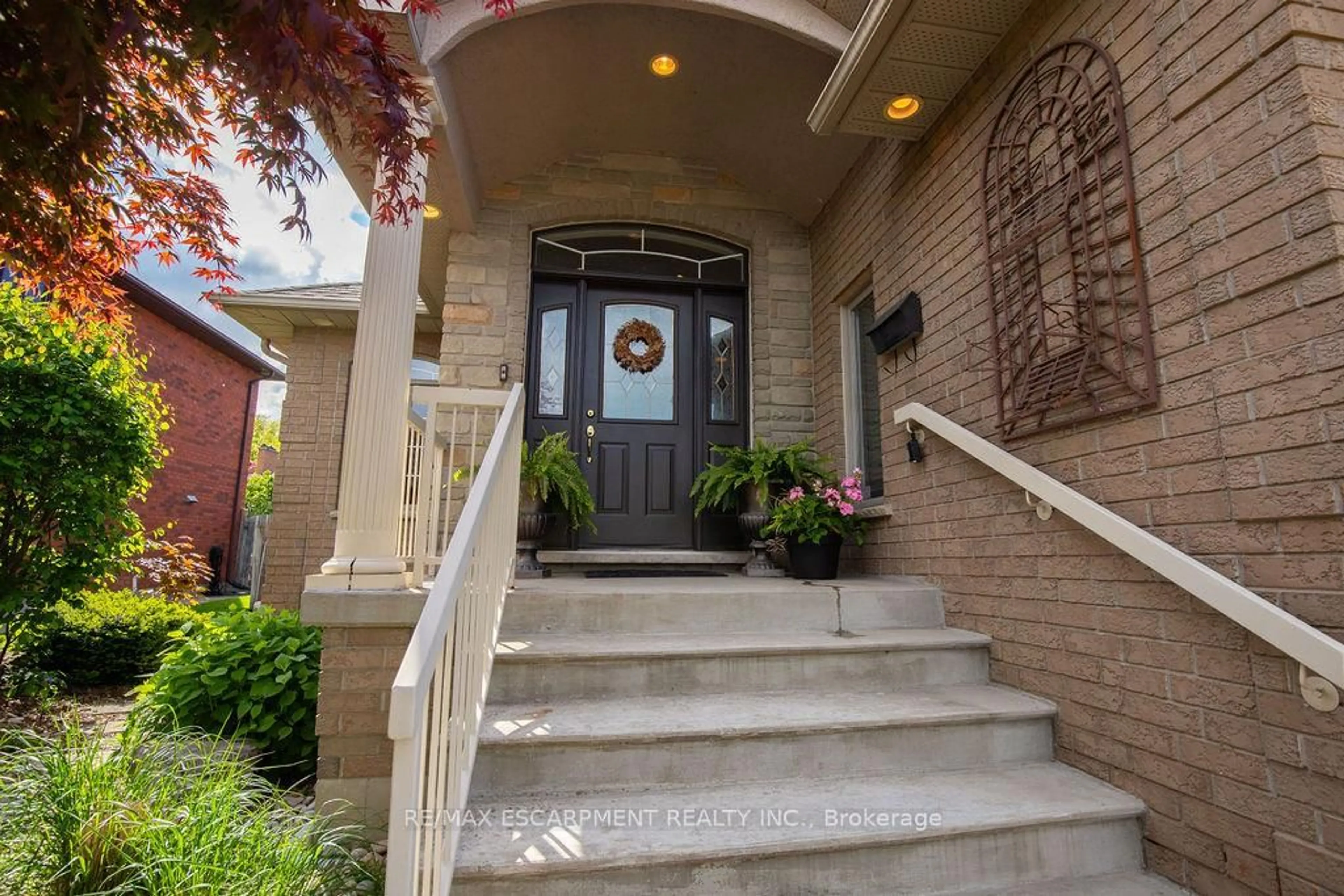Unknown for 10 Shadeland Cres, Hamilton Ontario L8G 4Y5