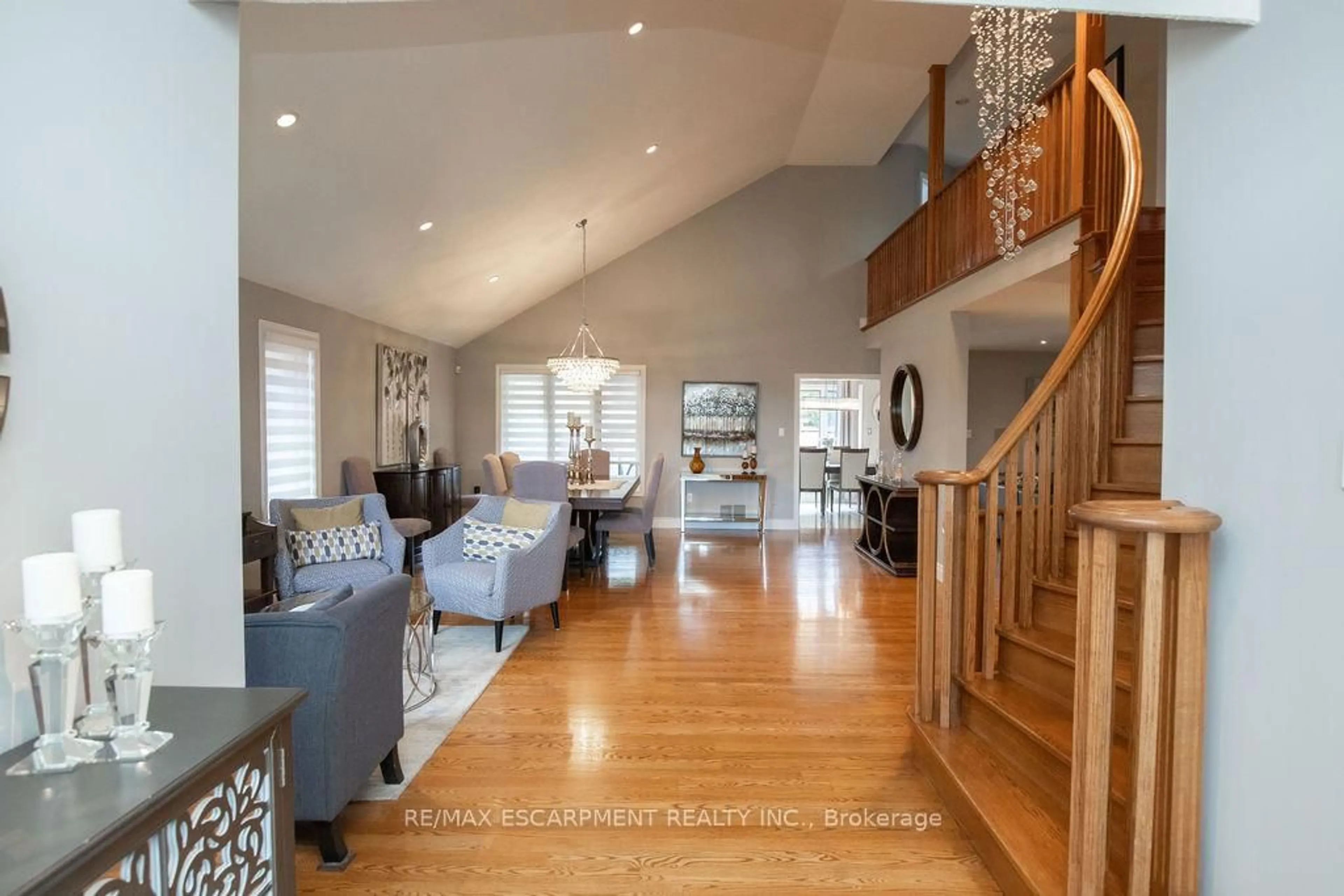 Unknown for 10 Shadeland Cres, Hamilton Ontario L8G 4Y5