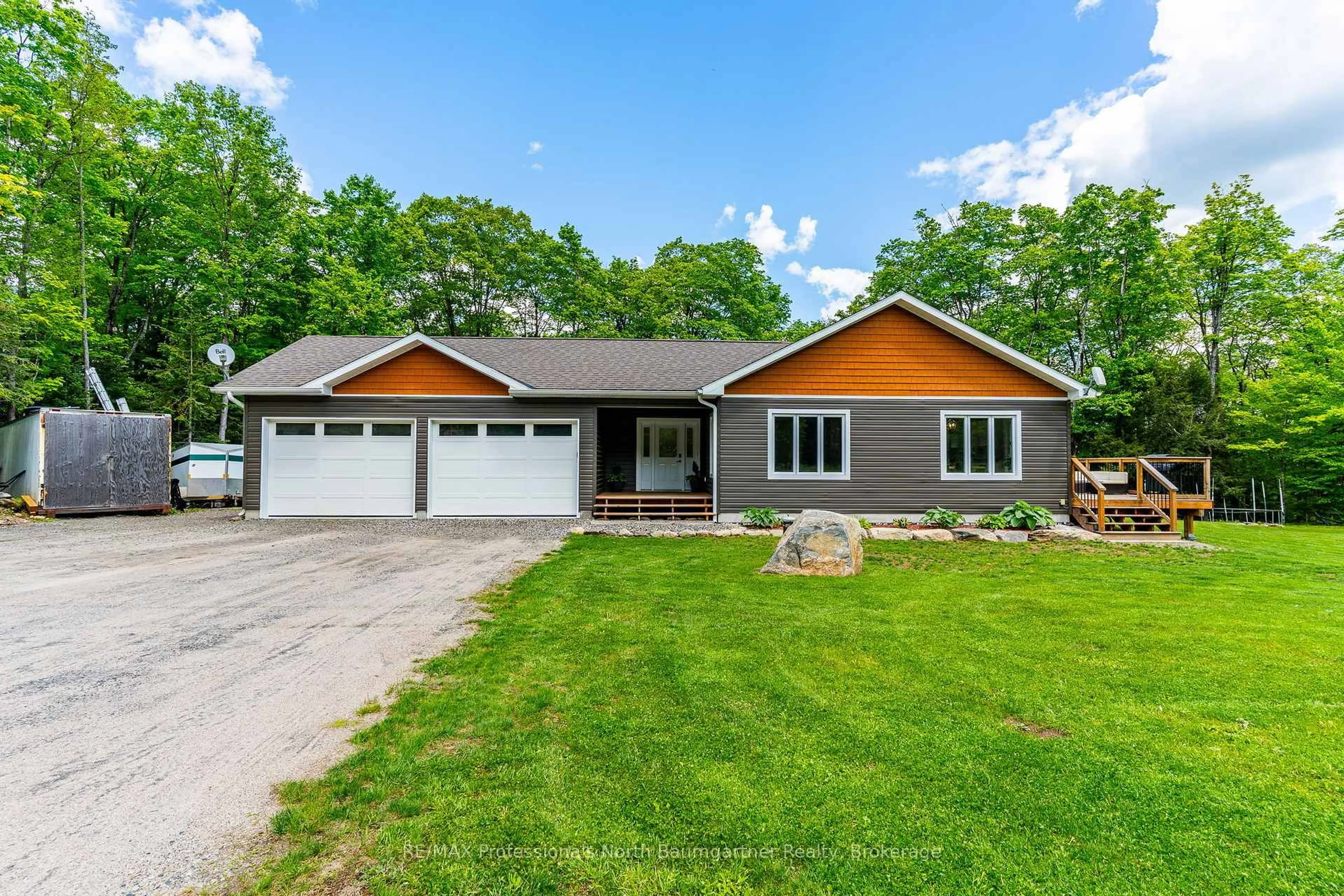 Home with vinyl exterior material, unknown for 1030 Hilltop Rd, Dysart et al Ontario K0M 1S0