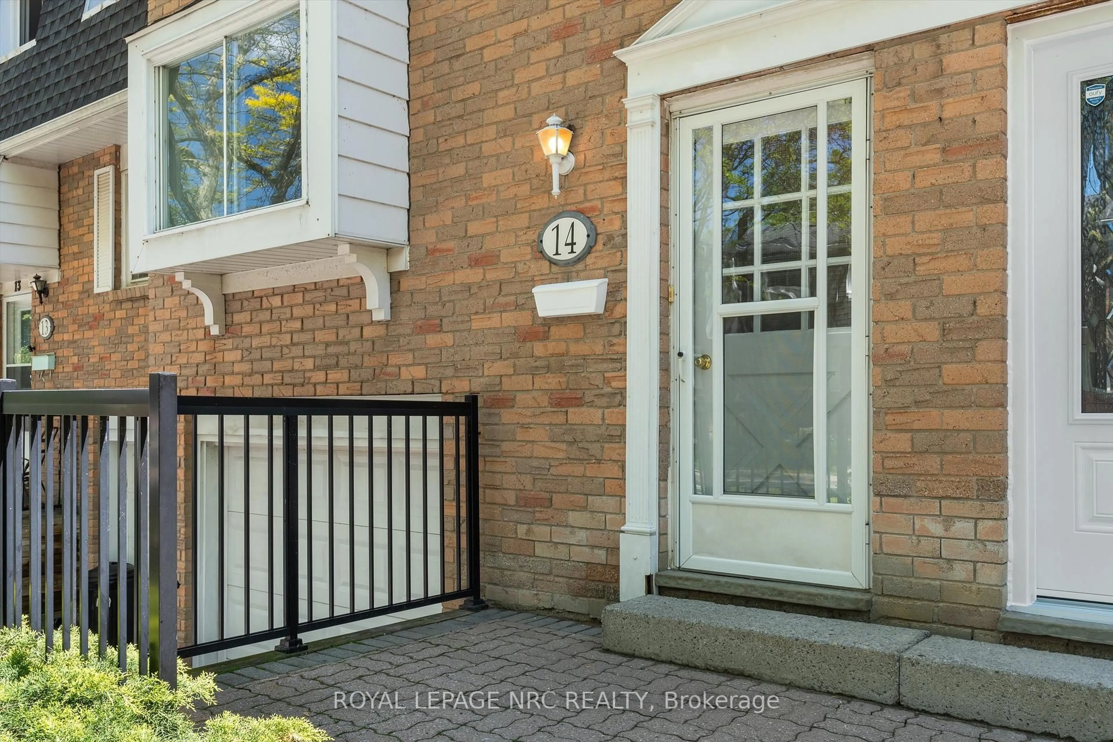 Indoor entryway for 185 Denistoun St #14, Welland Ontario L3C 6J6