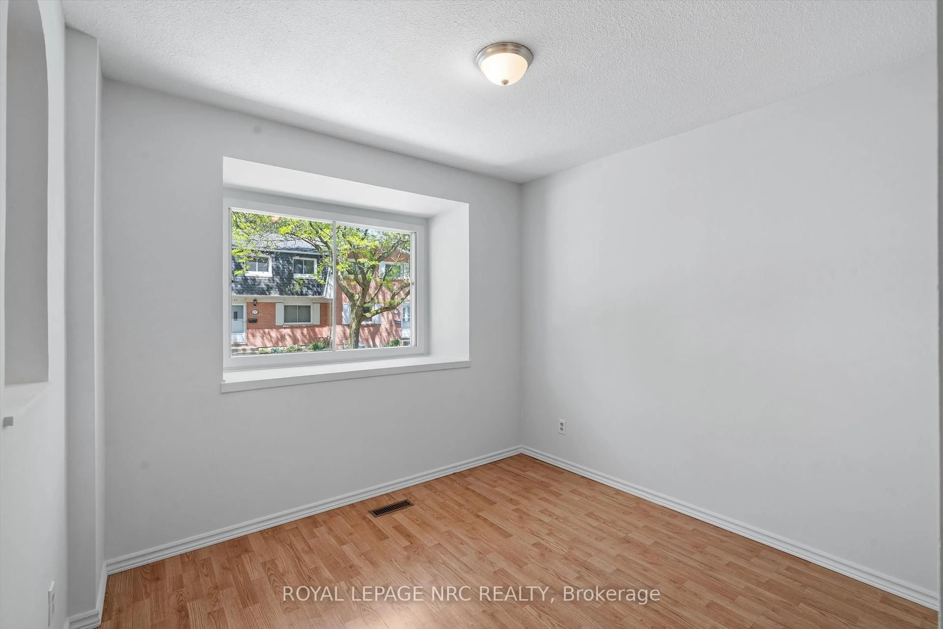A pic of a room for 185 Denistoun St #14, Welland Ontario L3C 6J6