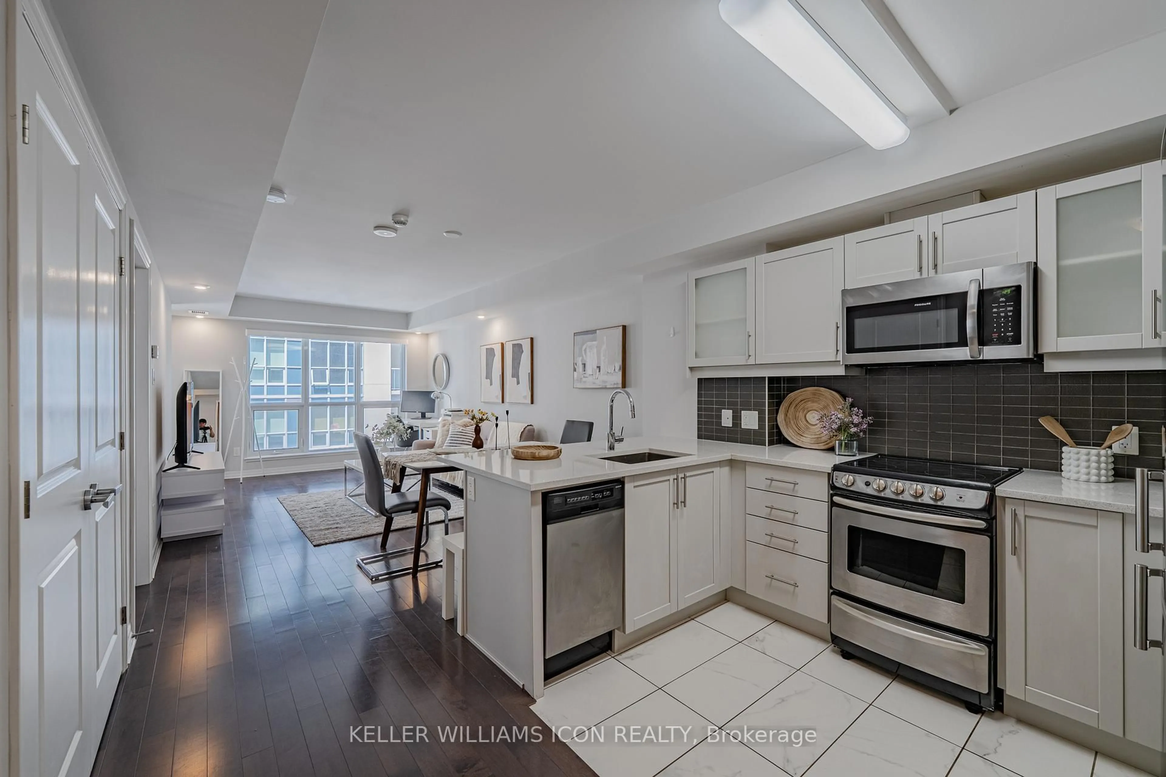 Open concept kitchen, ceramic/tile floor for 195 Besserer St #1907, Ottawa Ontario K1N 0B6