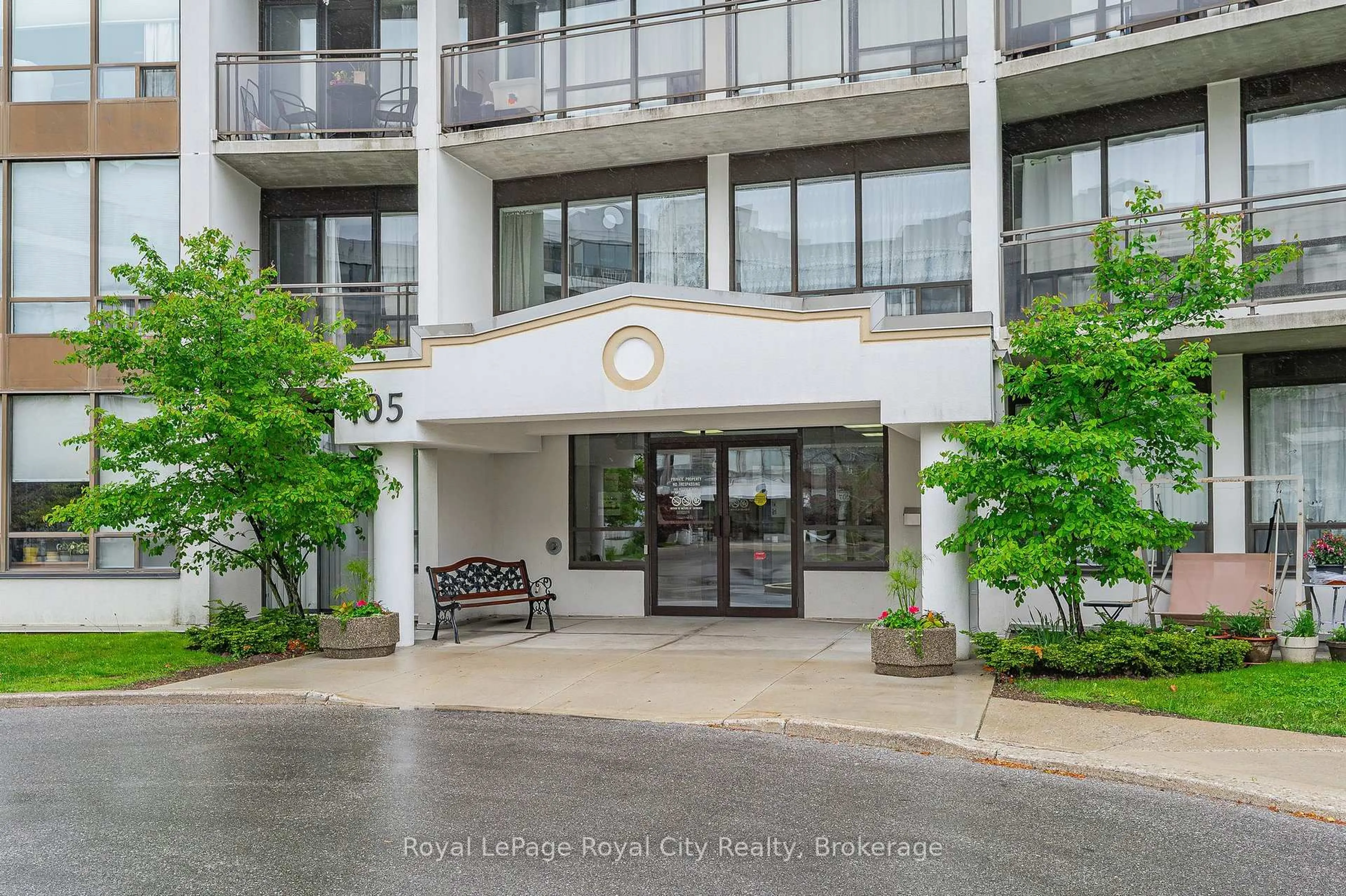 Indoor foyer for 105 BAGOT St #109, Guelph Ontario N1H 8H4