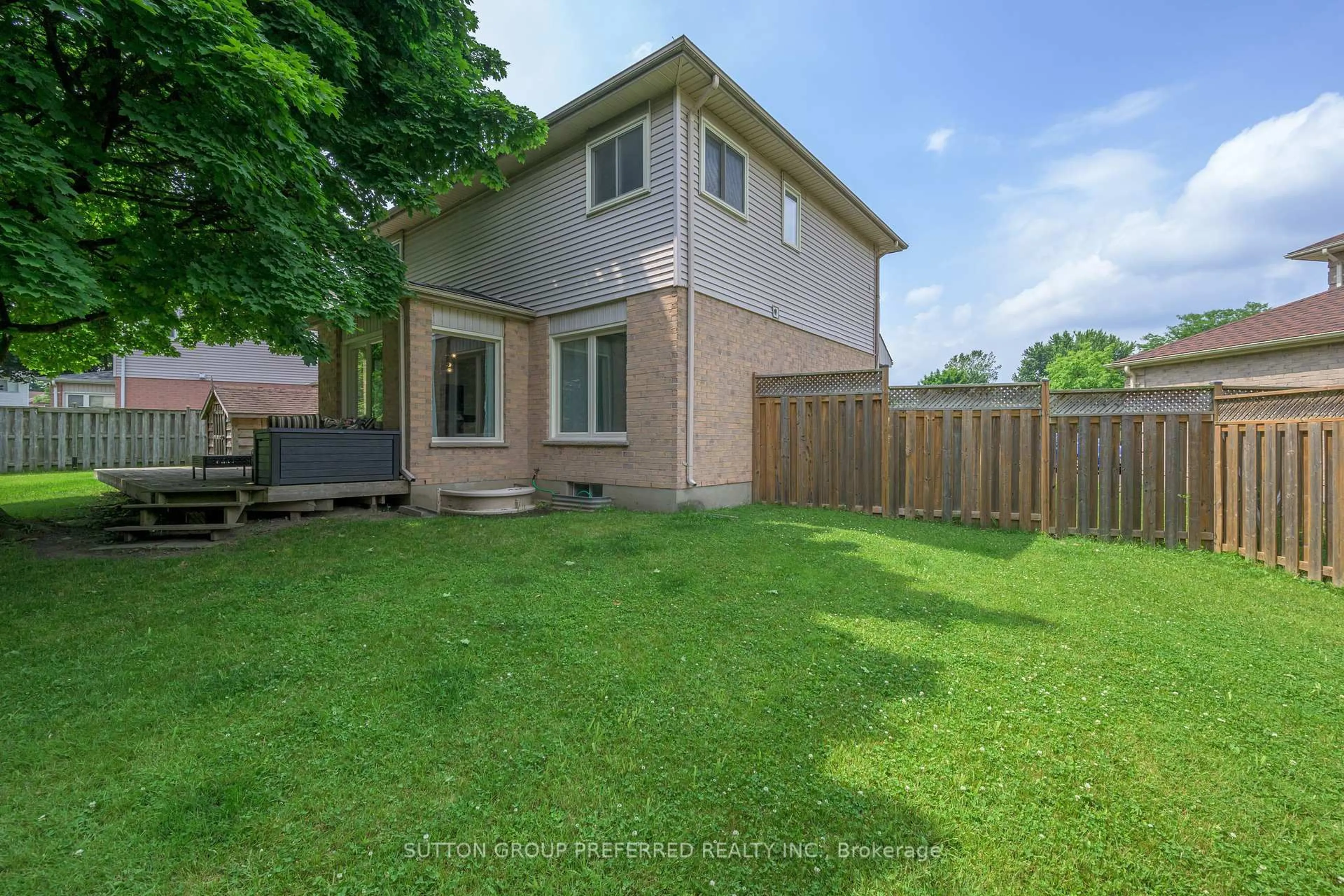 A pic from outside/outdoor area/front of a property/back of a property/a pic from drone, street for 15 Century Pl, London North Ontario N6H 4W8