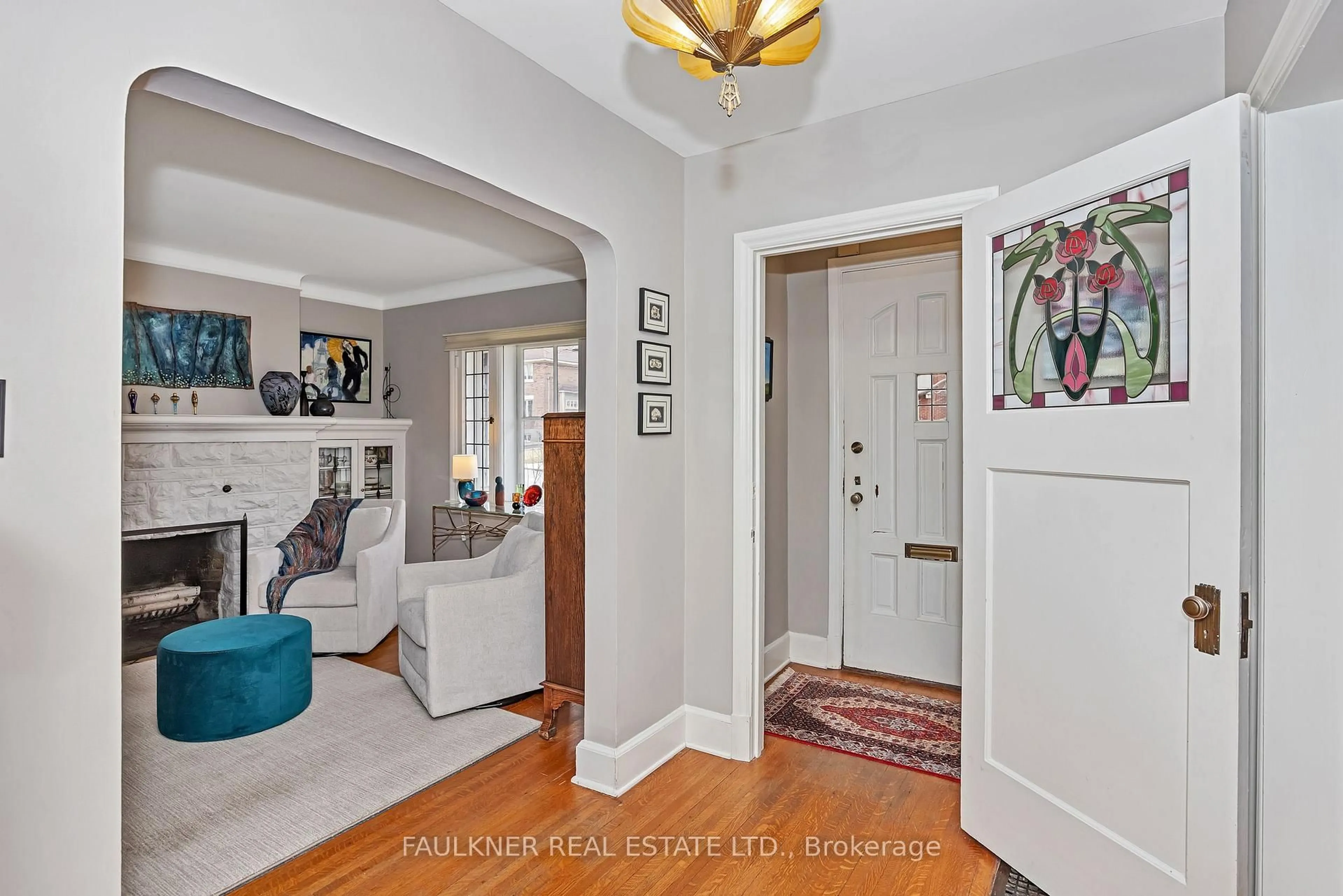 Indoor entryway for 375 Hamilton Ave, Ottawa Ontario K1Y 1C8