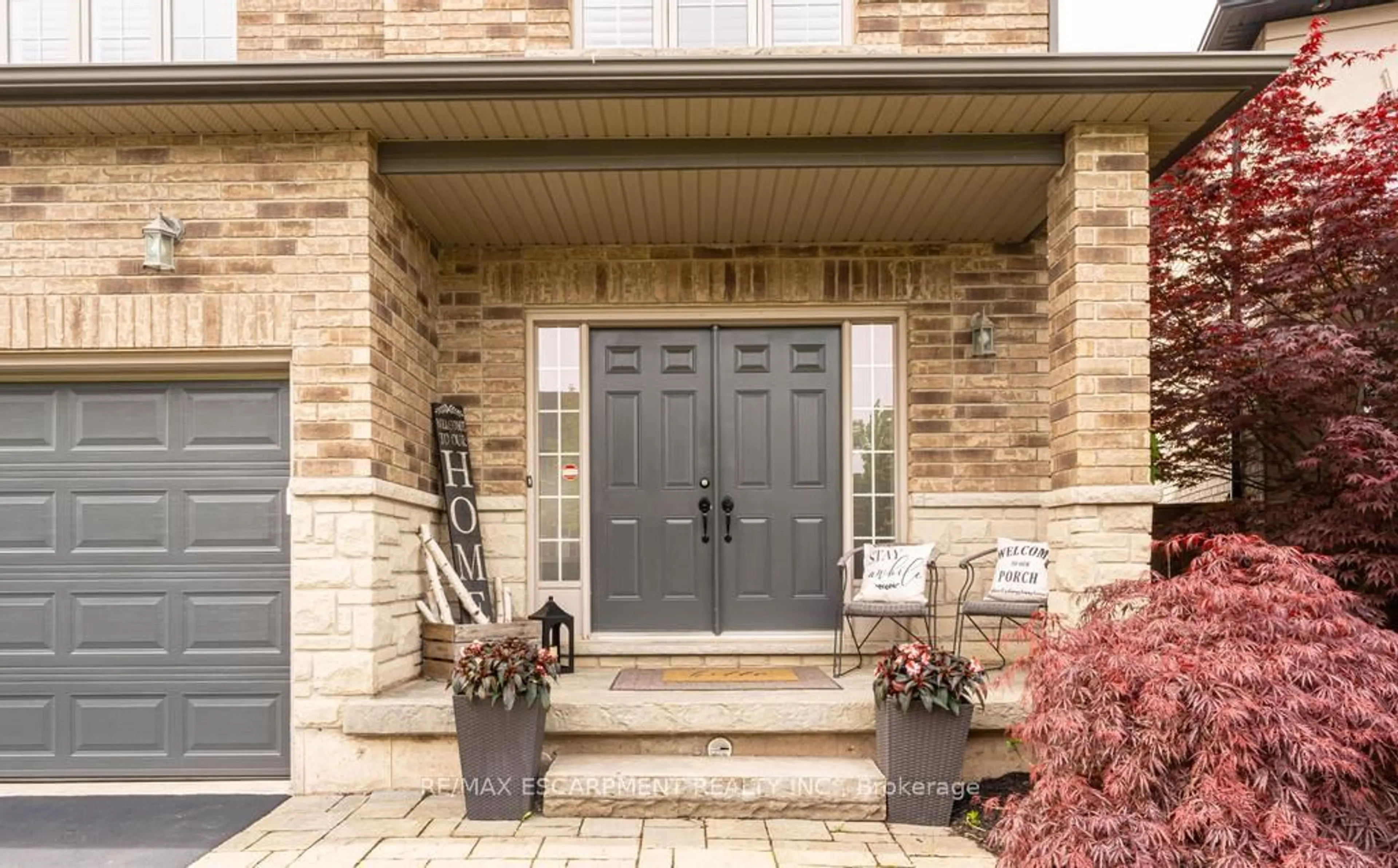 Indoor entryway for 127 Garinger Cres, Hamilton Ontario L0R 1C0