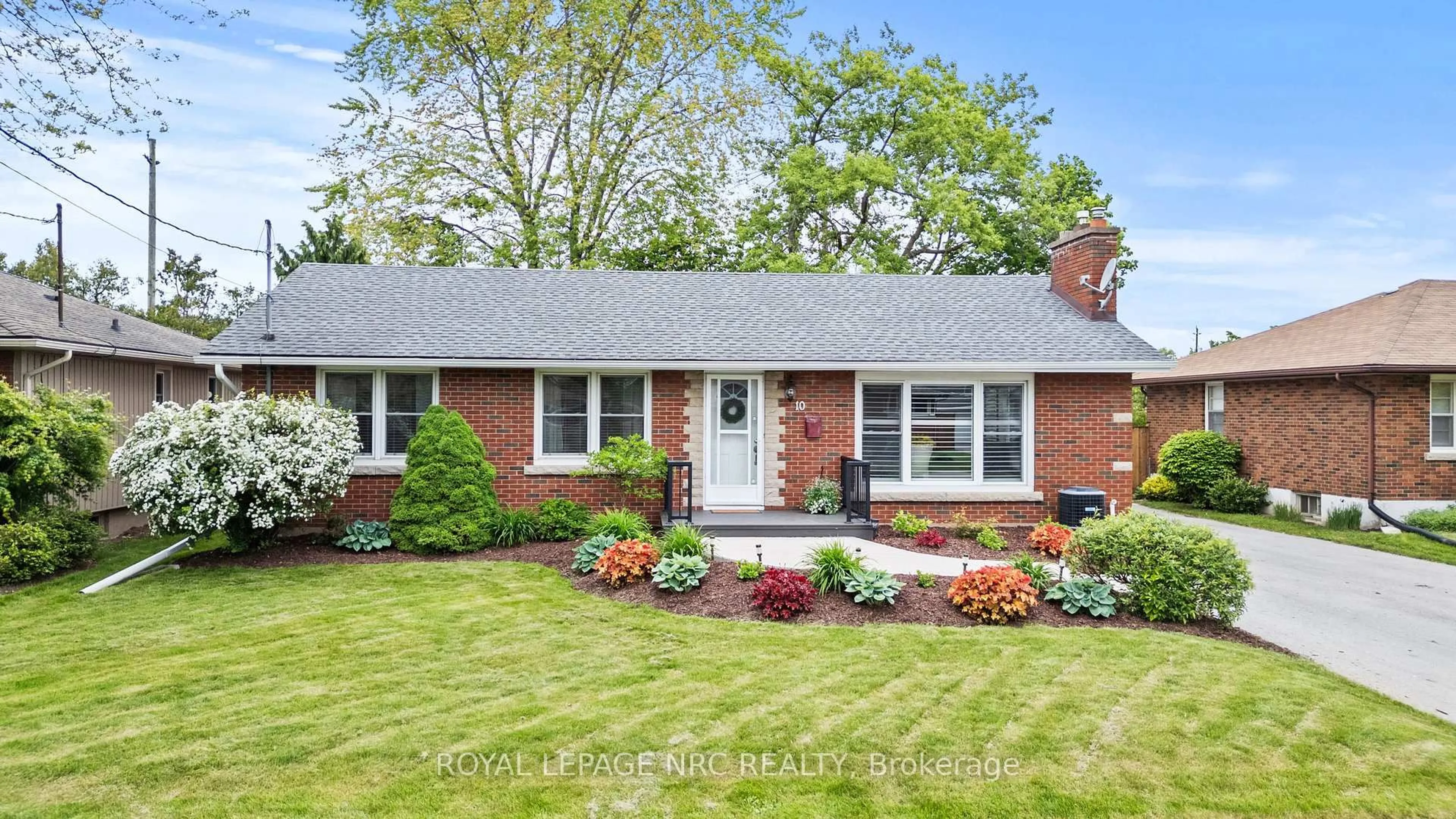 Home with brick exterior material, street for 10 Whiteoak Dr, St. Catharines Ontario L2M 3B4