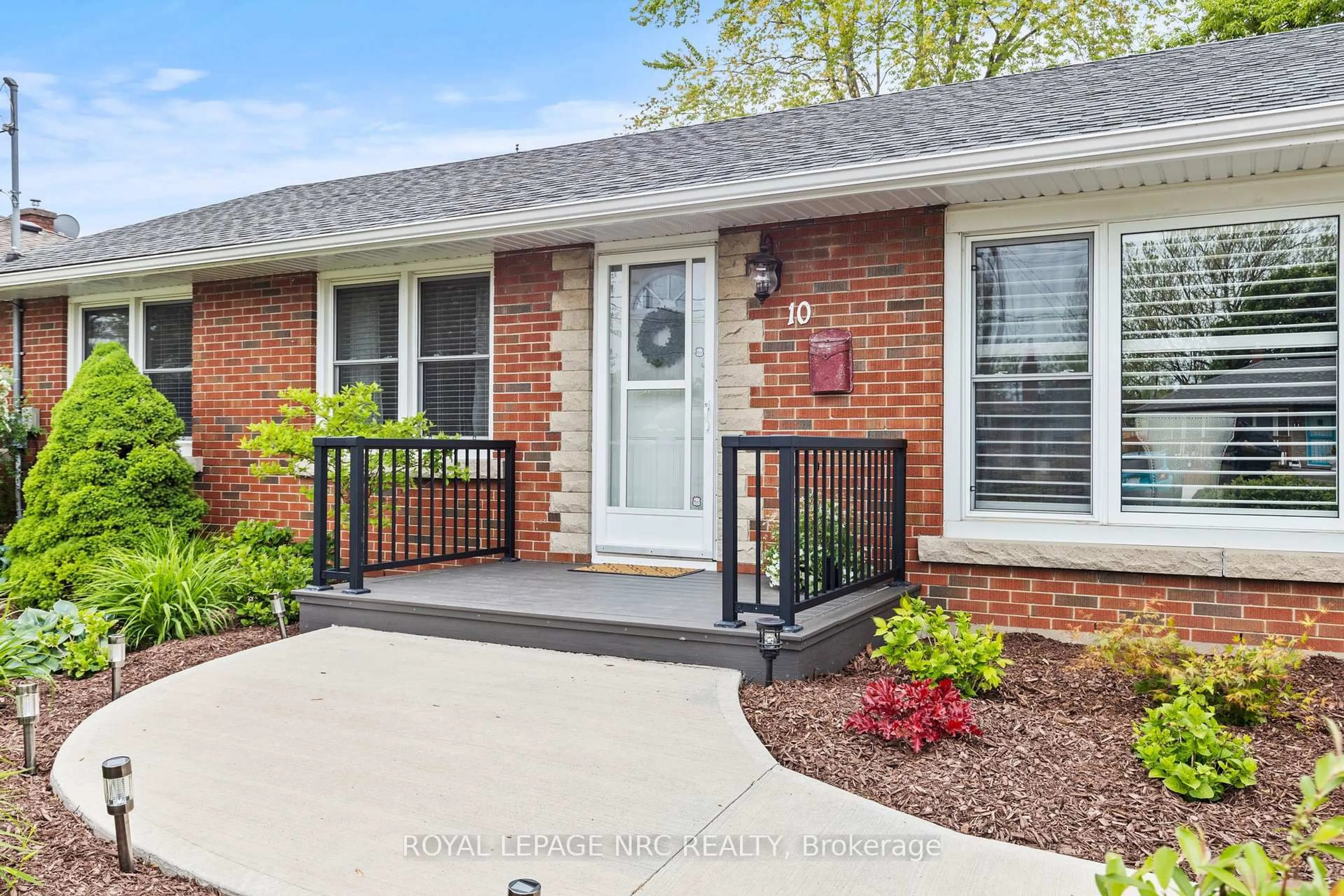Home with brick exterior material, street for 10 Whiteoak Dr, St. Catharines Ontario L2M 3B4