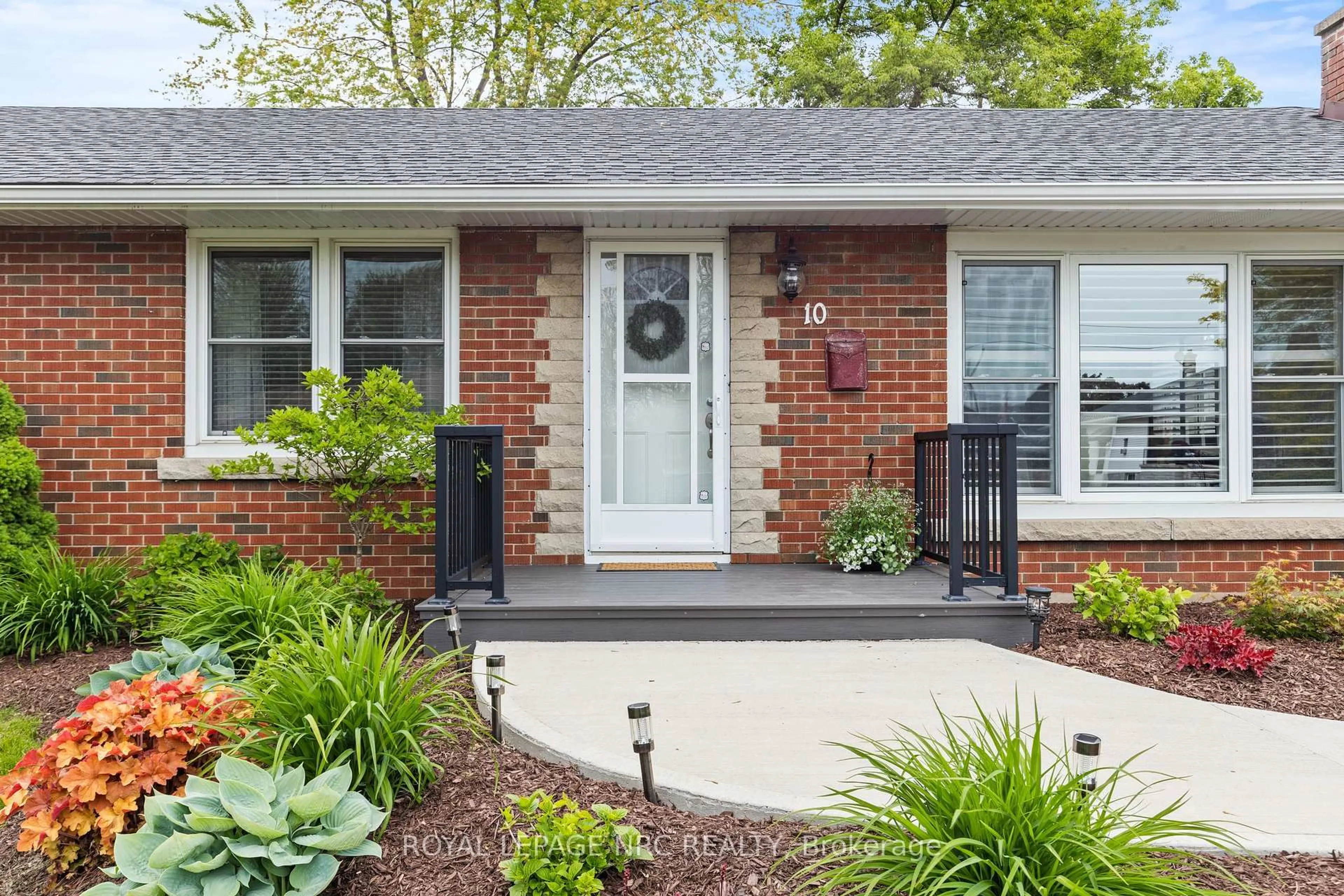 Home with brick exterior material, street for 10 Whiteoak Dr, St. Catharines Ontario L2M 3B4