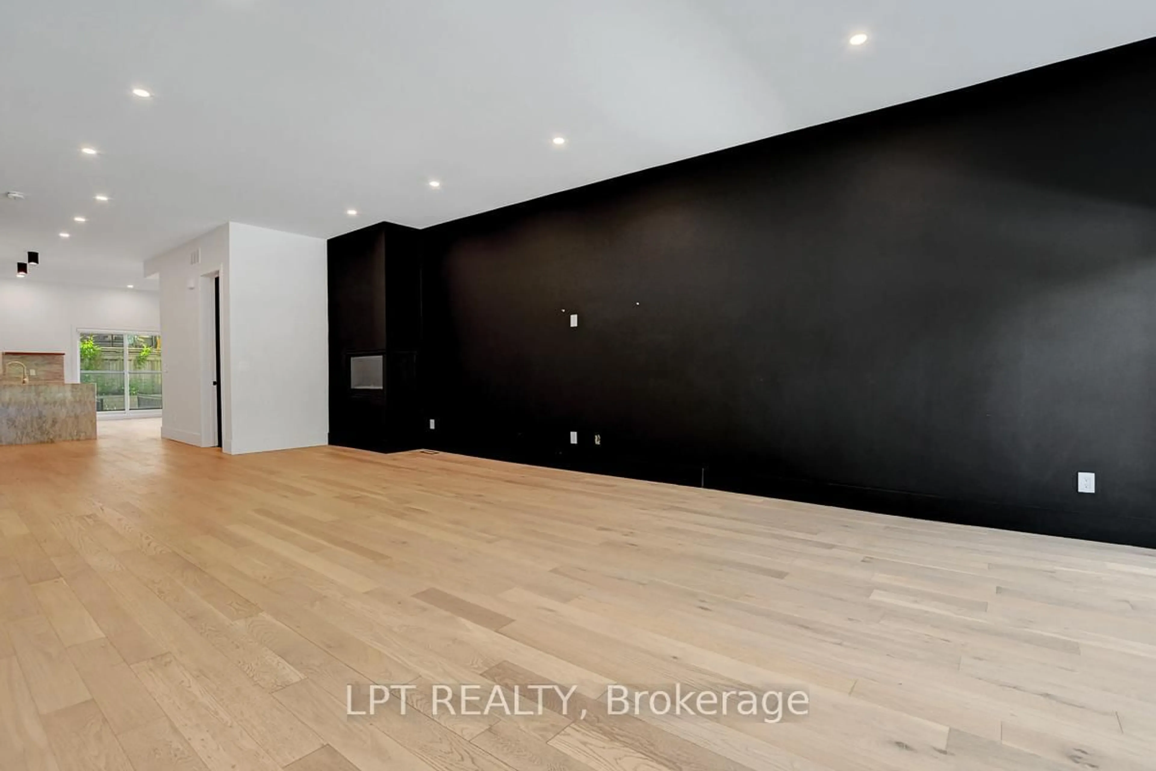 A pic of a room for 111 Greenfield Ave, Ottawa Ontario K1S 0X8