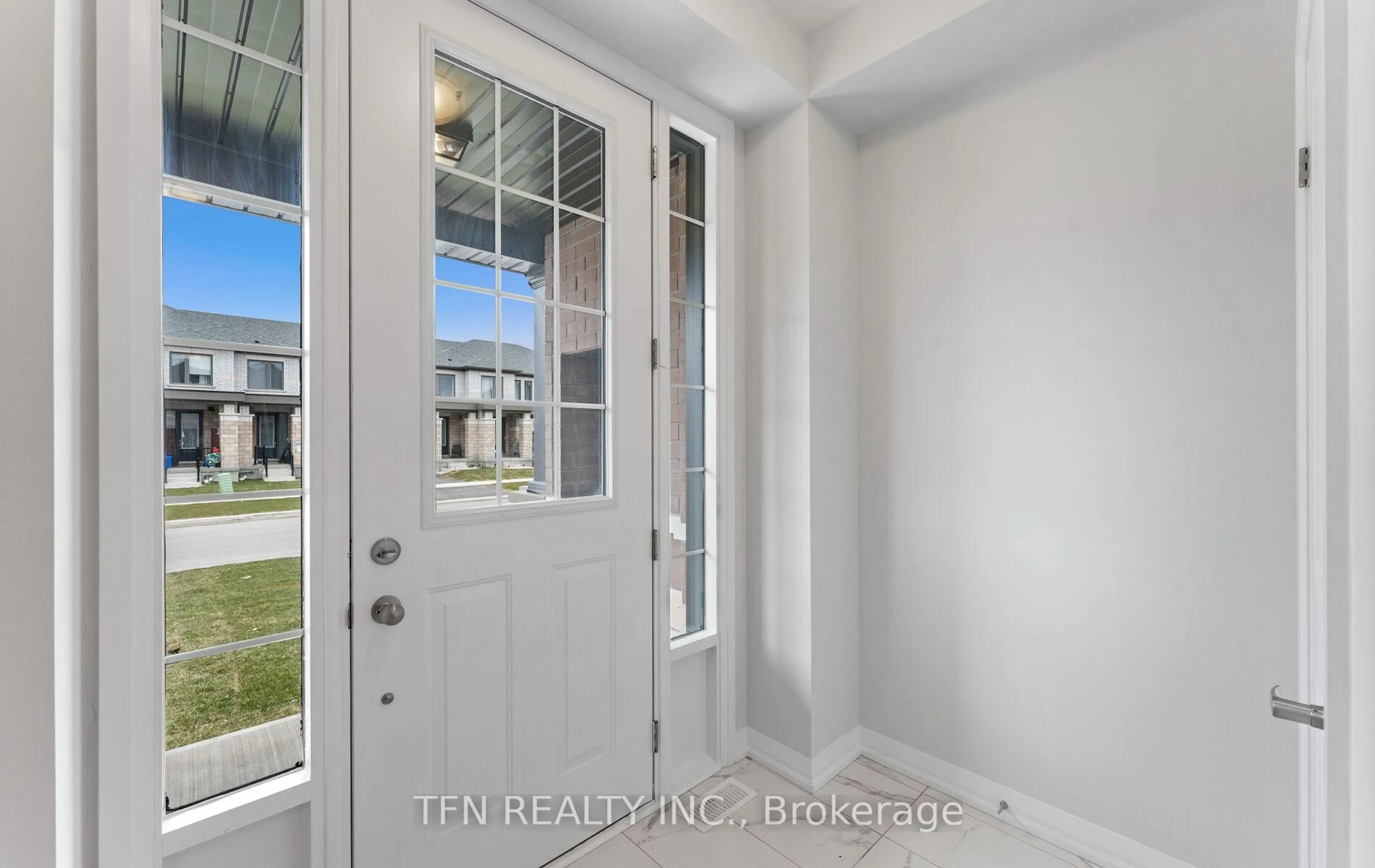 Indoor entryway for 15 Keenan St, Kawartha Lakes Ontario K9V 6C2