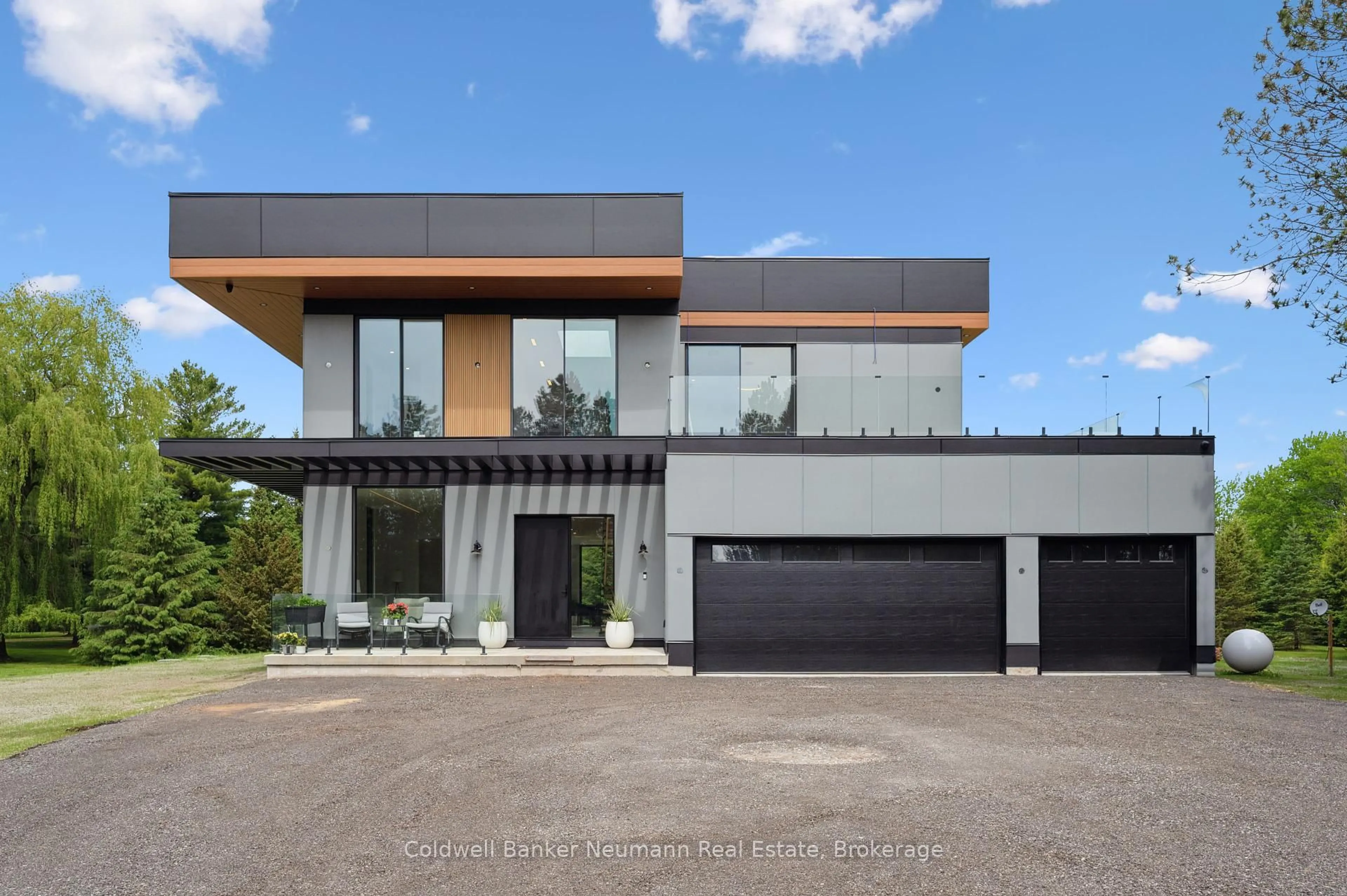 Home with brick exterior material, street for 7638 Wellington Road 34 Rd, Puslinch Ontario N0B 2J0