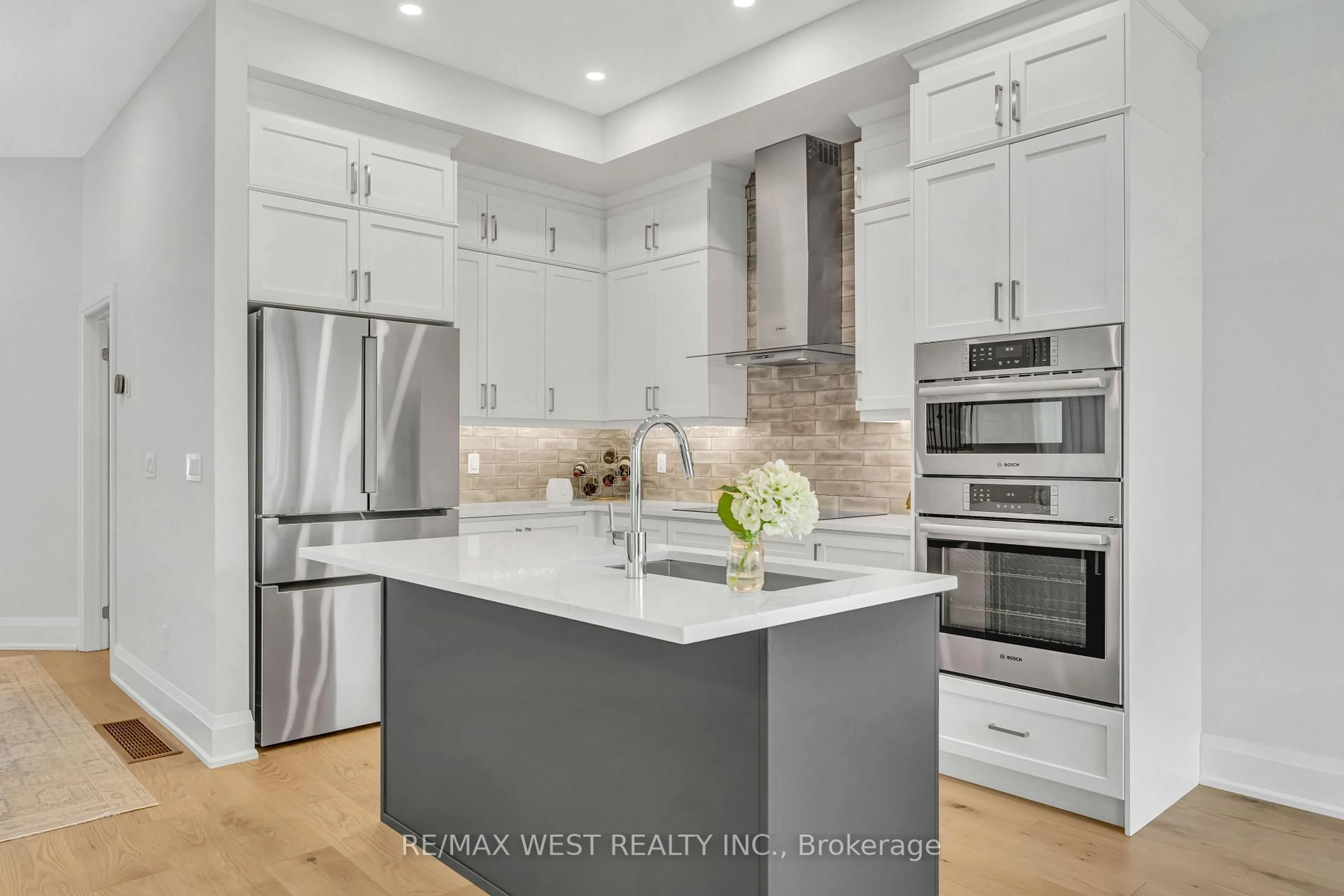 Contemporary kitchen, unknown for 7 Twelve Trees Crt, Prince Edward County Ontario K0K 3L0