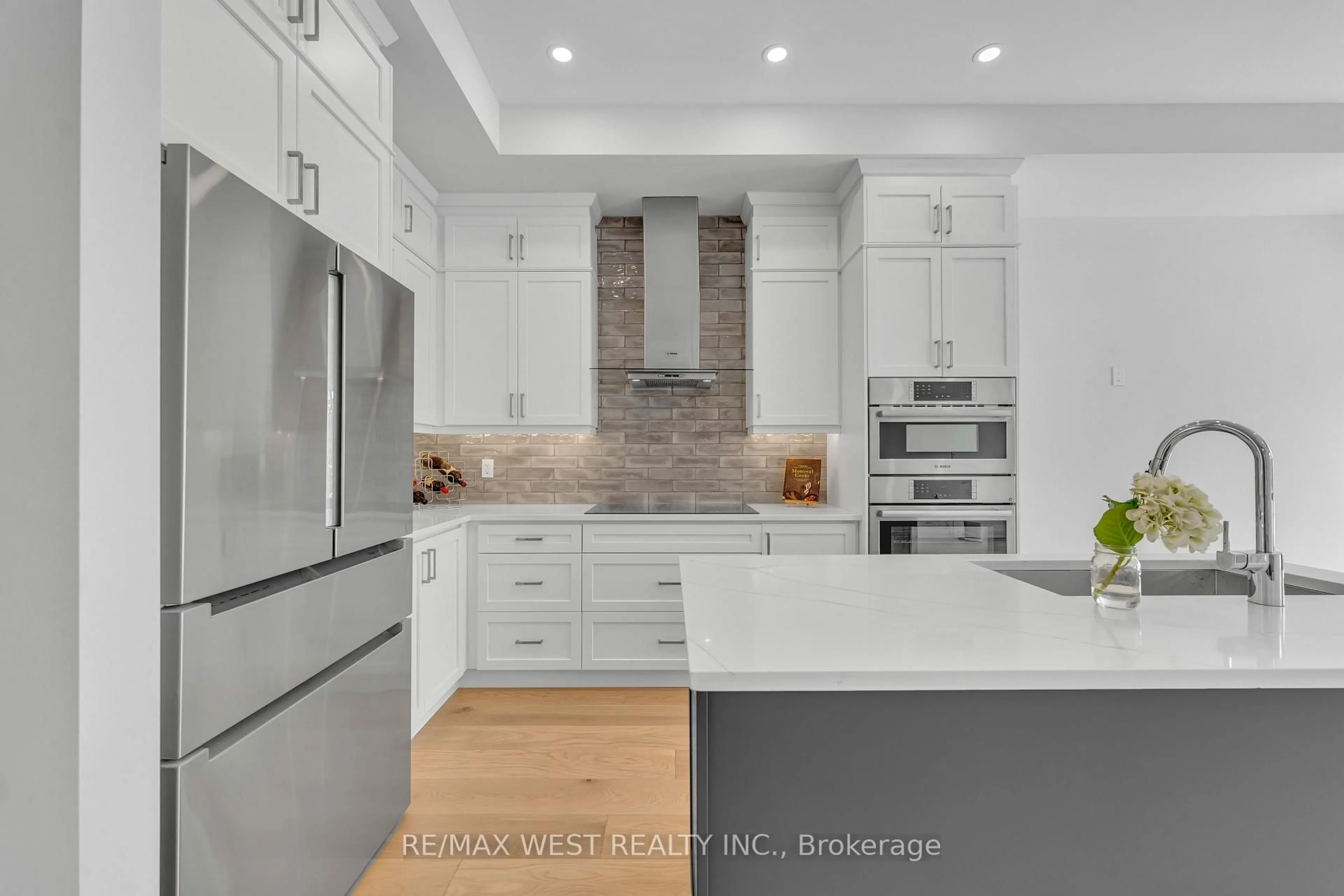 Contemporary kitchen, unknown for 7 Twelve Trees Crt, Prince Edward County Ontario K0K 3L0