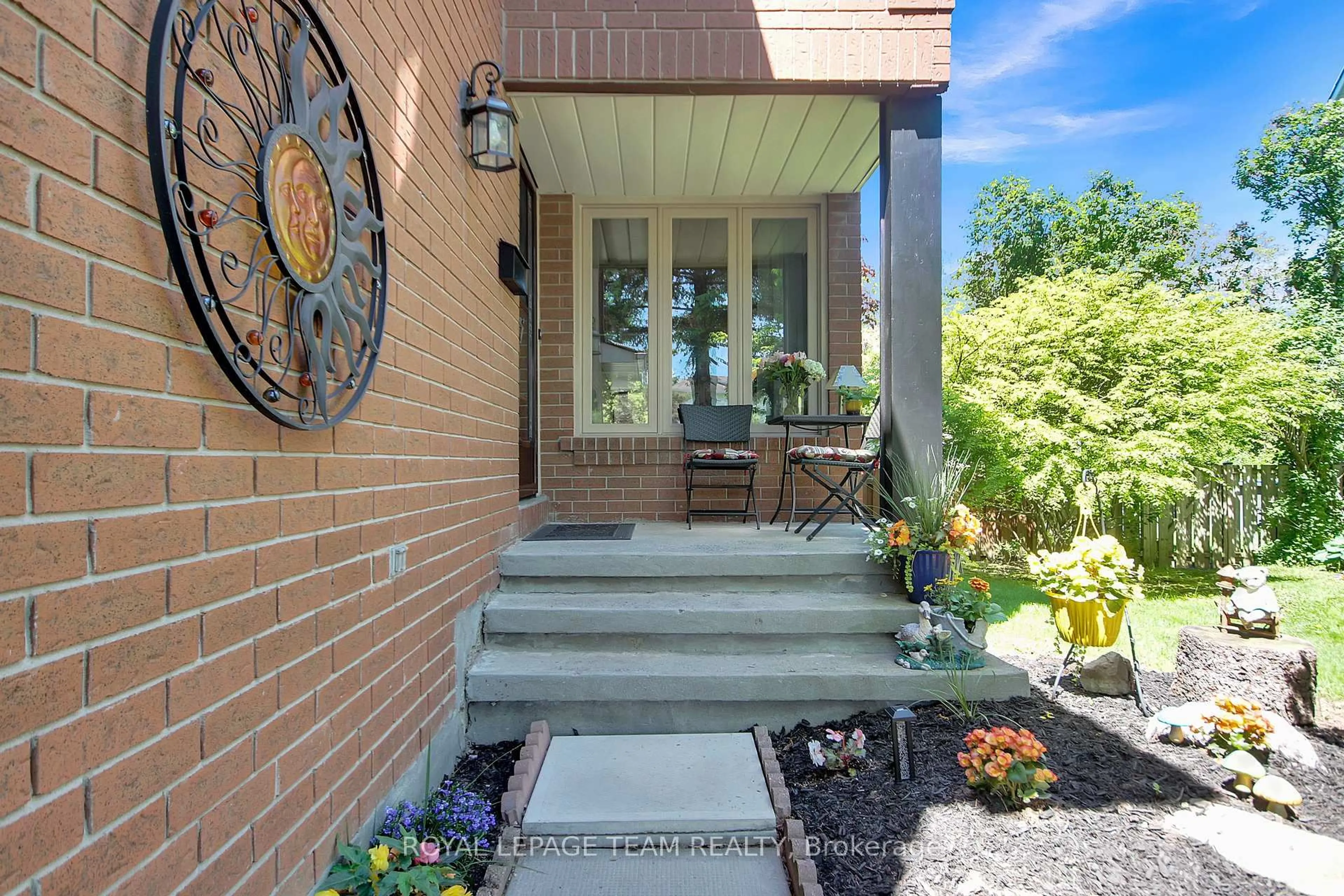 Unknown for 35 Longden Pl, Ottawa Ontario K2M 1V3