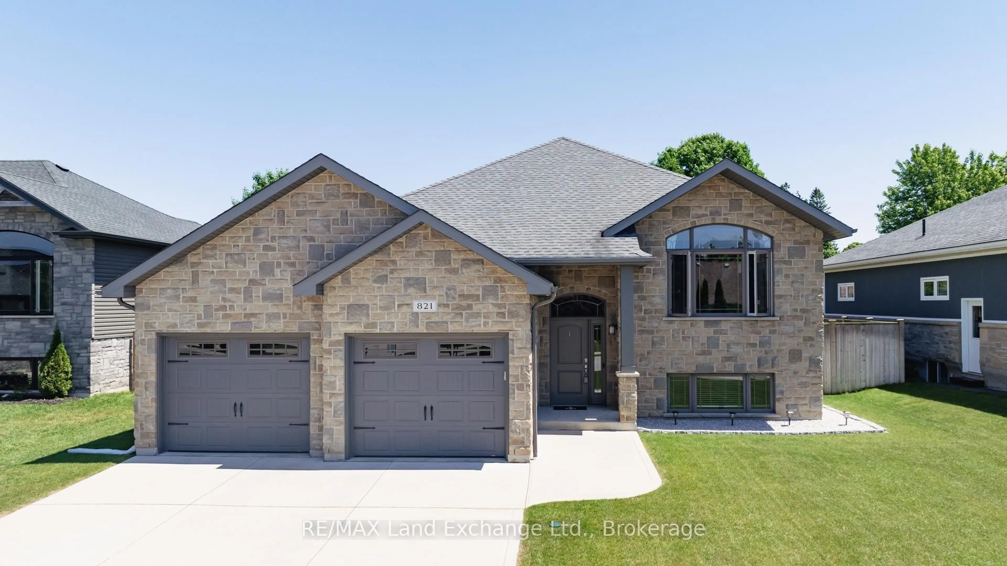 Home with brick exterior material, street for 821 Sumpton St, Saugeen Shores Ontario N0H 2C2