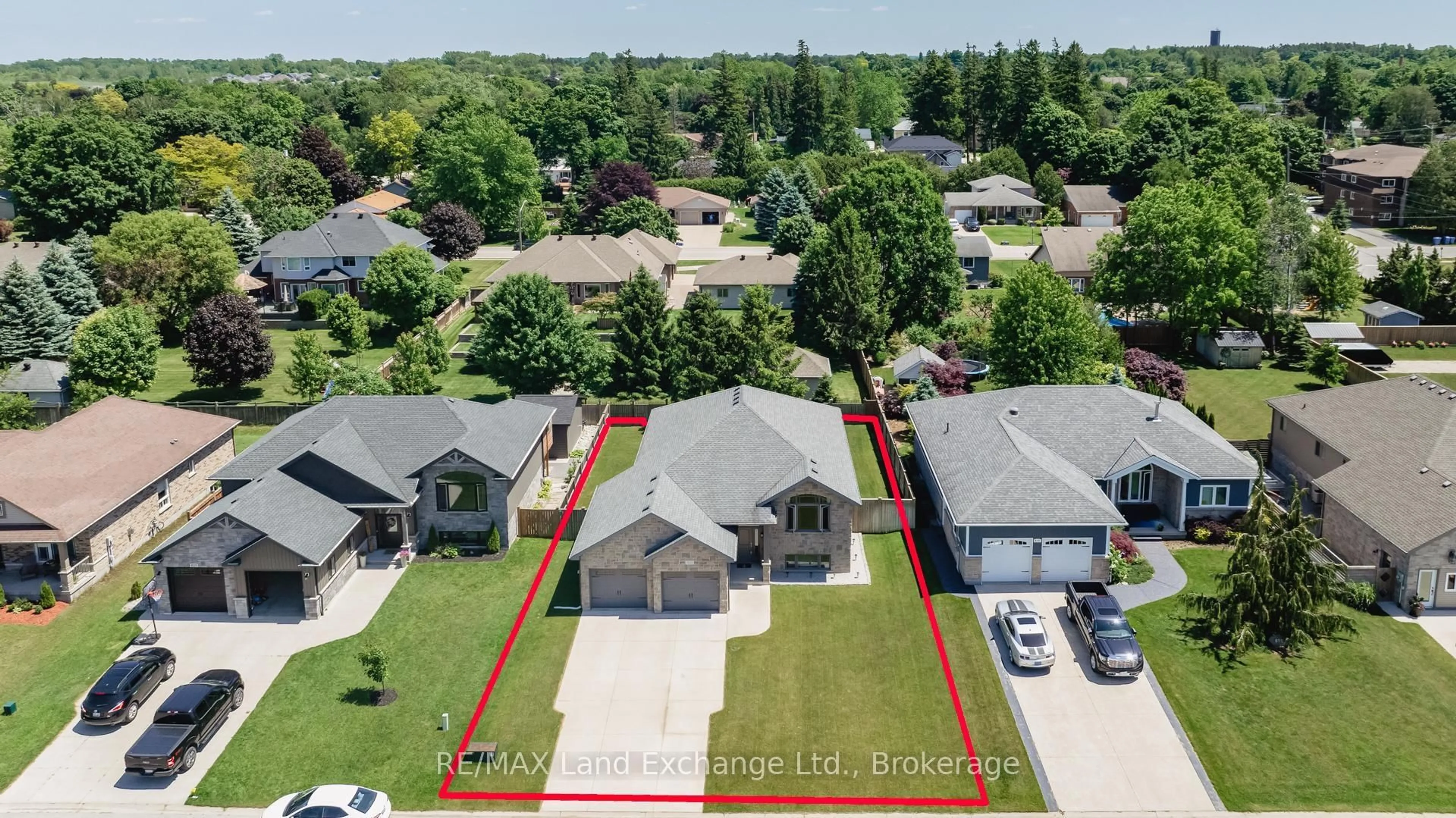 A pic from outside/outdoor area/front of a property/back of a property/a pic from drone, street for 821 Sumpton St, Saugeen Shores Ontario N0H 2C2