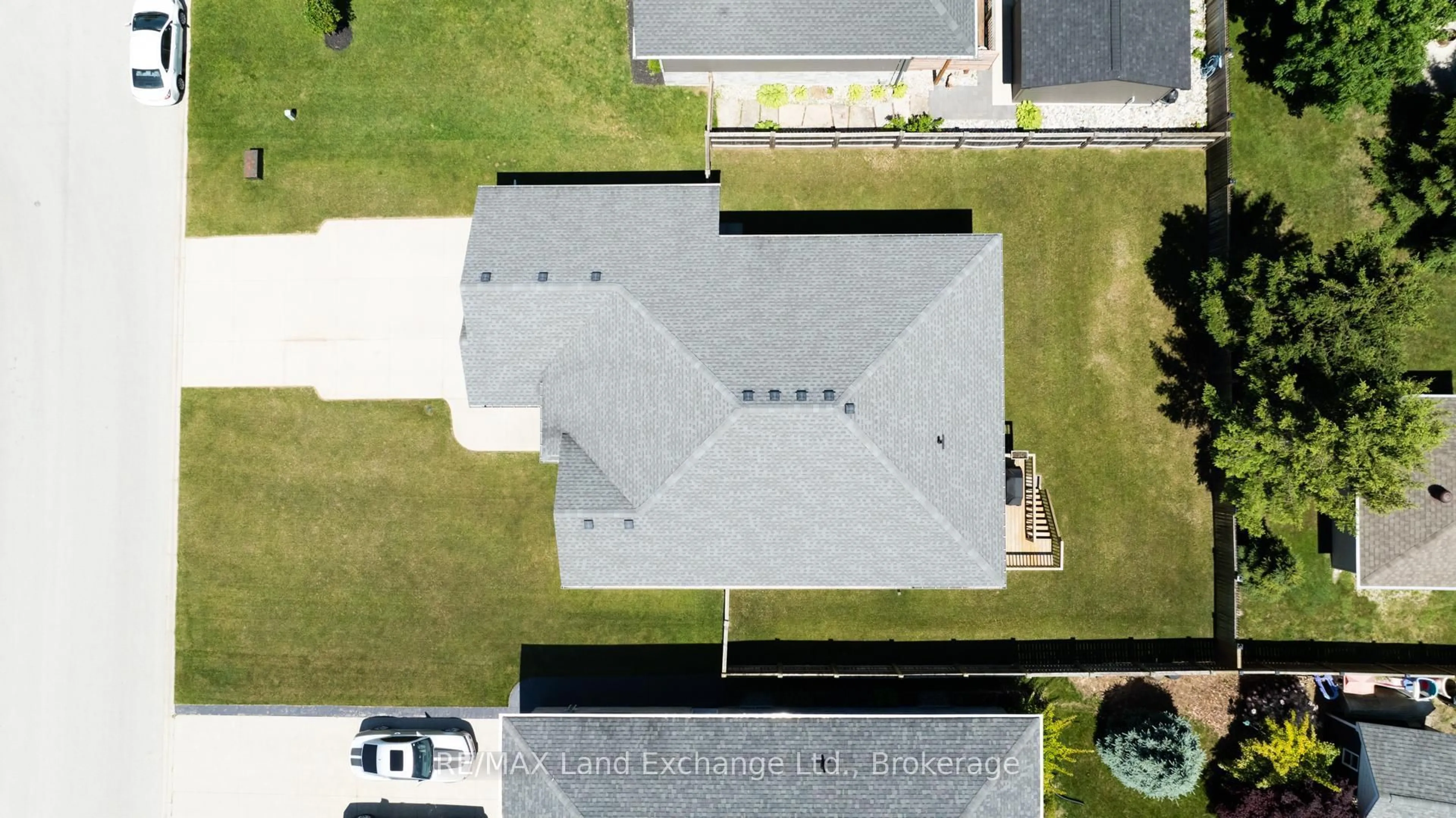 A pic from outside/outdoor area/front of a property/back of a property/a pic from drone, building for 821 Sumpton St, Saugeen Shores Ontario N0H 2C2
