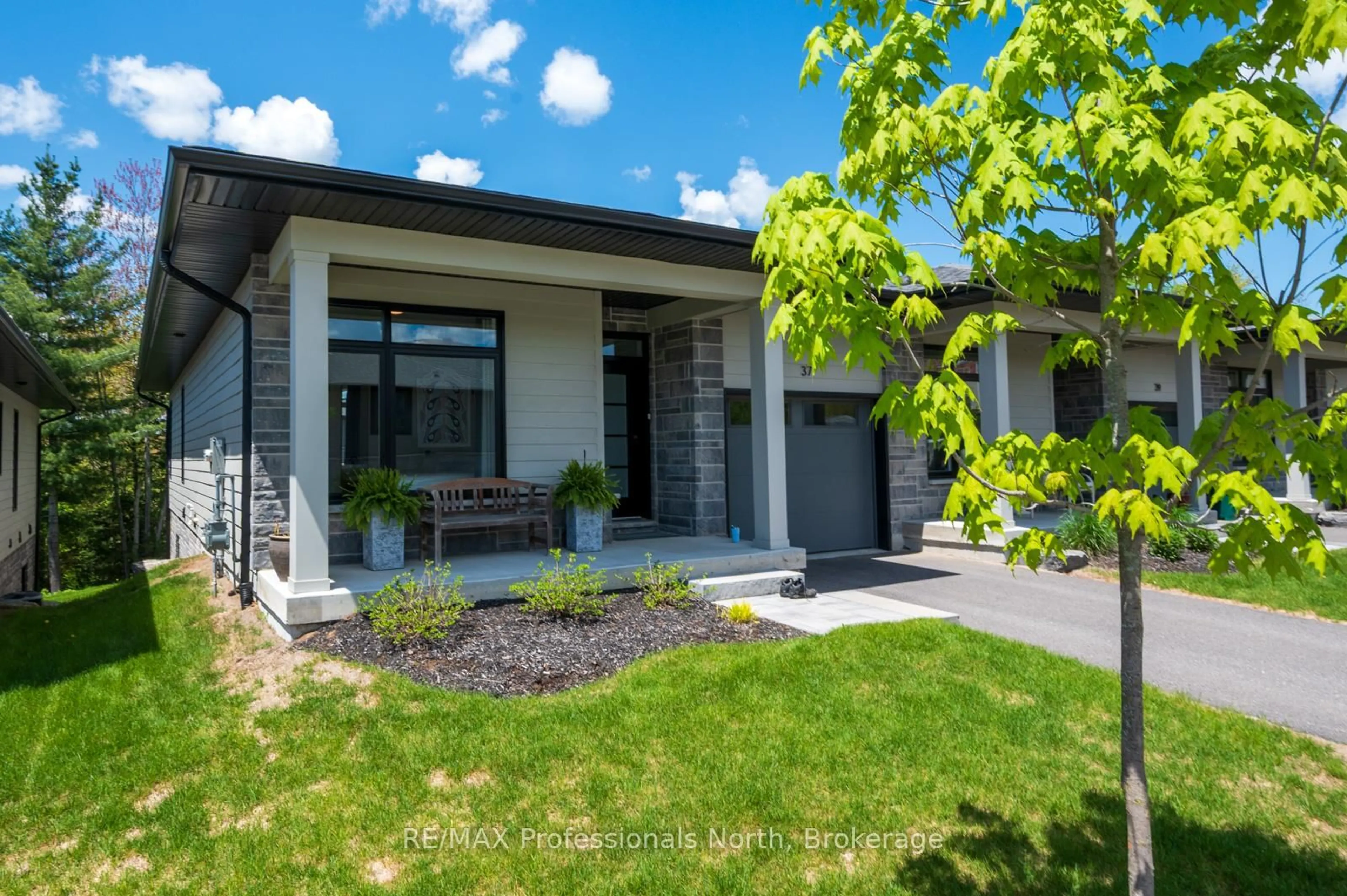Home with brick exterior material, street for 37 Jack St, Huntsville Ontario P1H 0G4