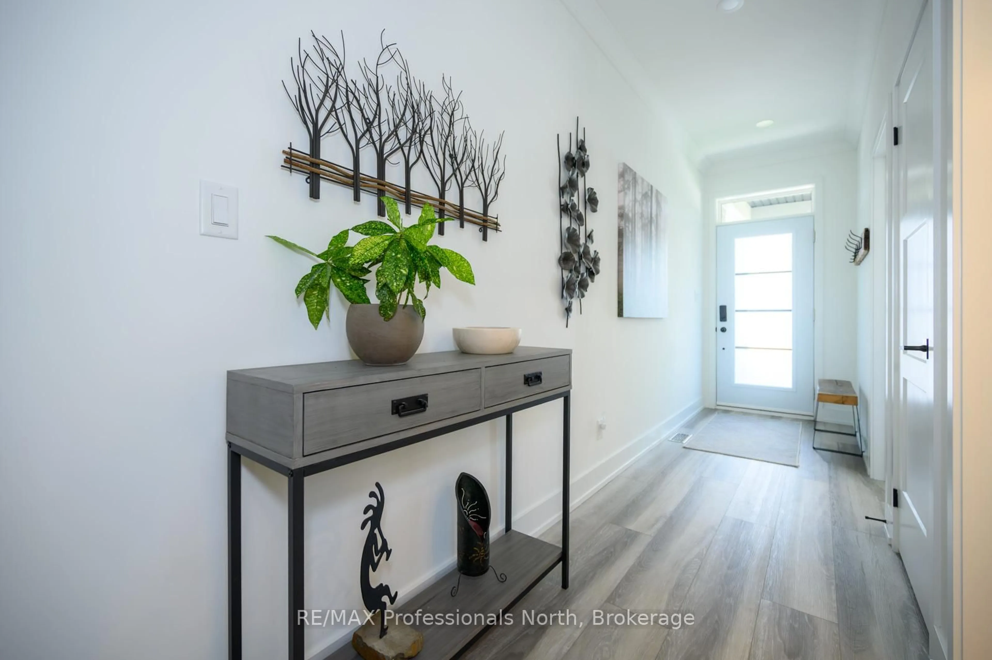 Indoor entryway for 37 Jack St, Huntsville Ontario P1H 0G4