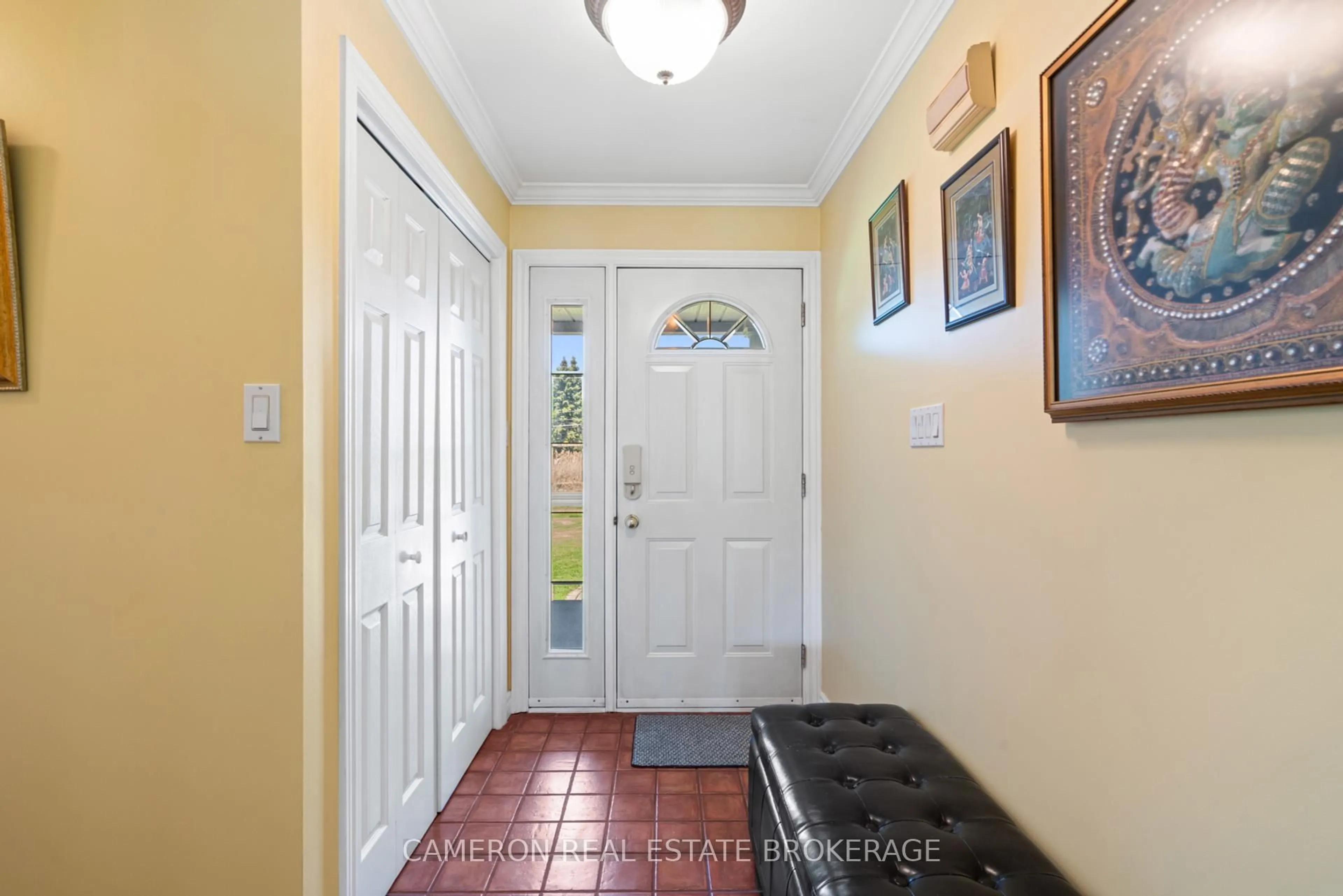 Indoor entryway for 18614 County 2 Rd, South Glengarry Ontario K6H 5R5