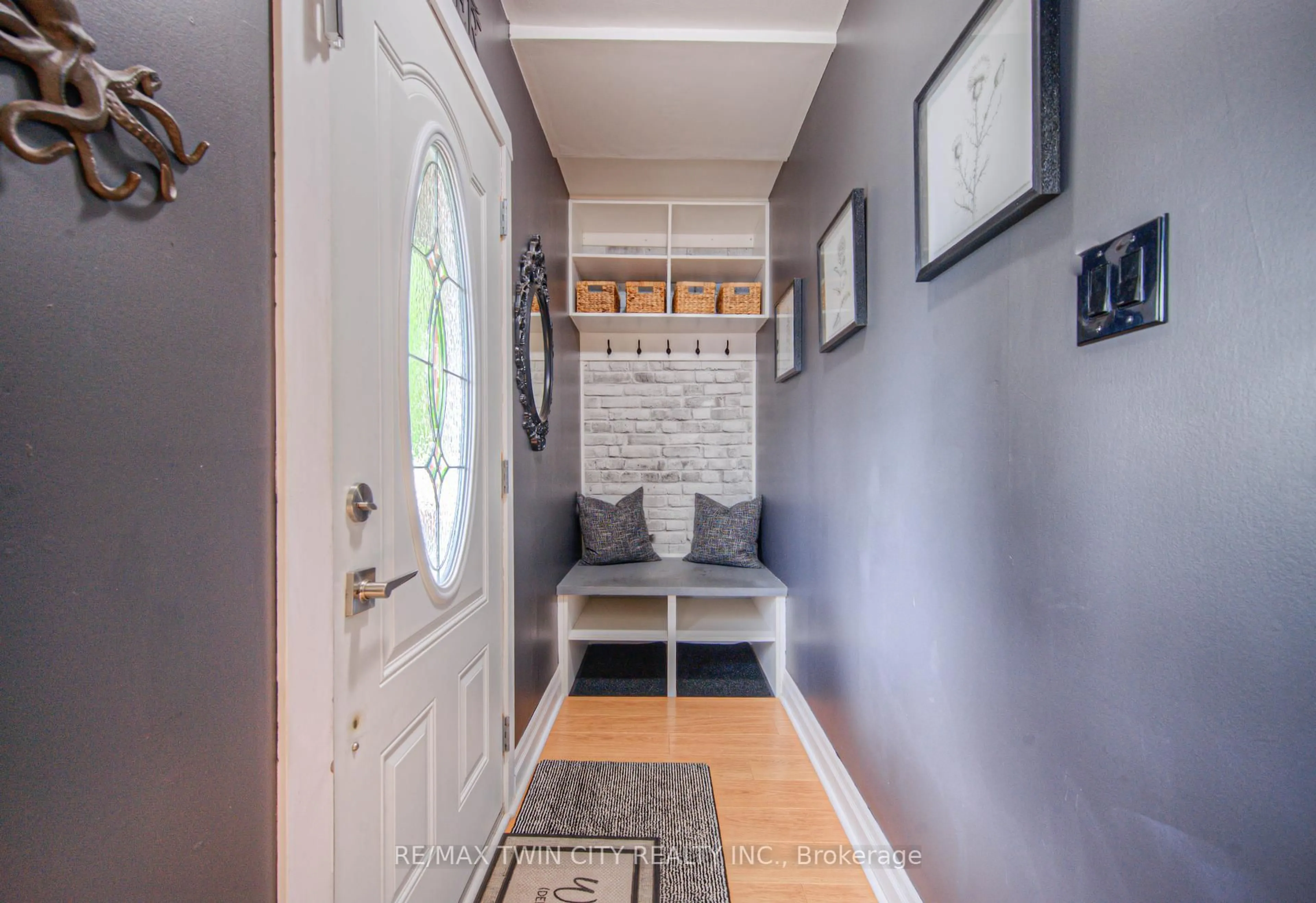 Indoor entryway for 60 Second Ave, Cambridge Ontario N1S 2C3