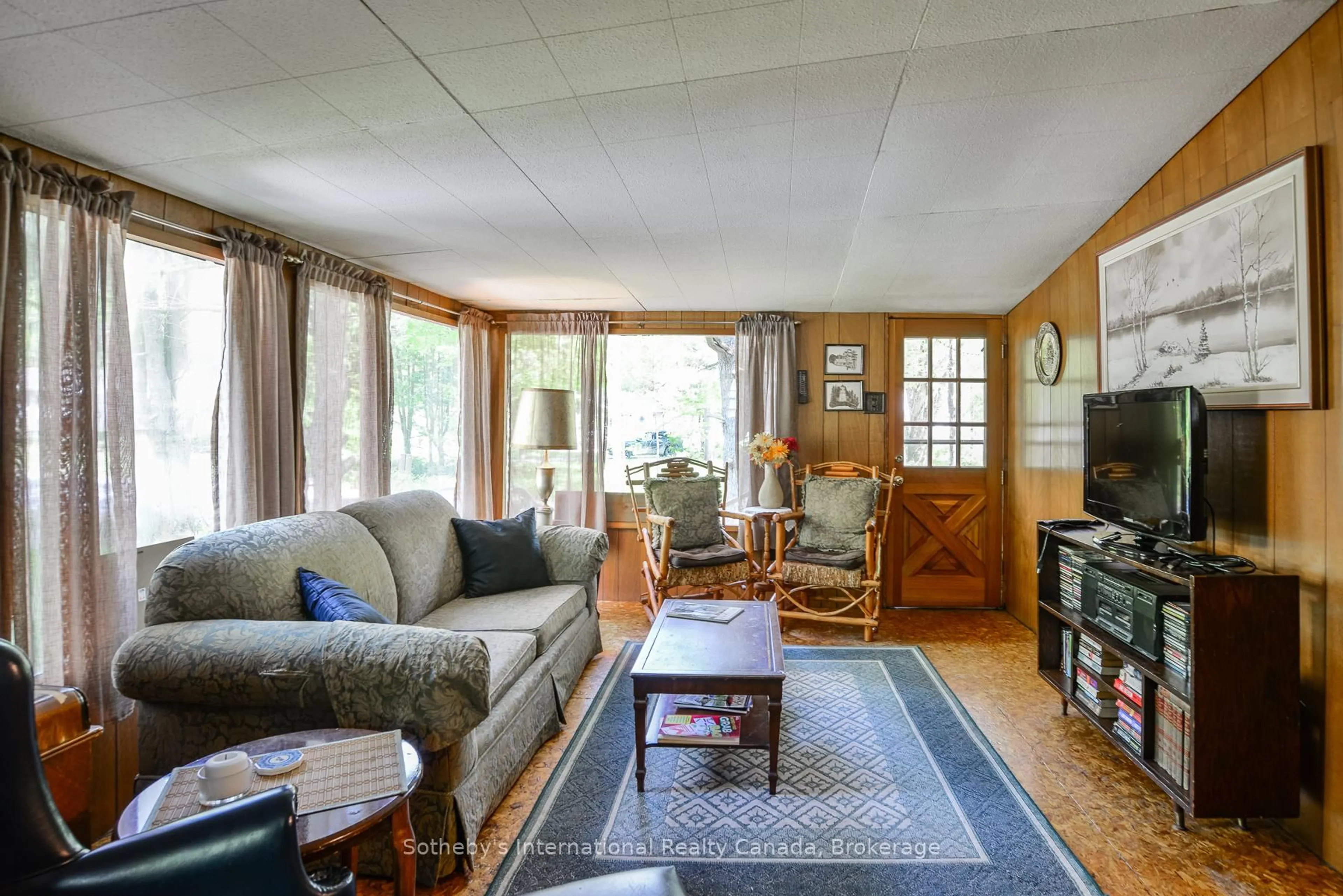 Living room with furniture, unknown for 1068 Kahshe Lake Rd N/A, Gravenhurst Ontario P0E 1G0