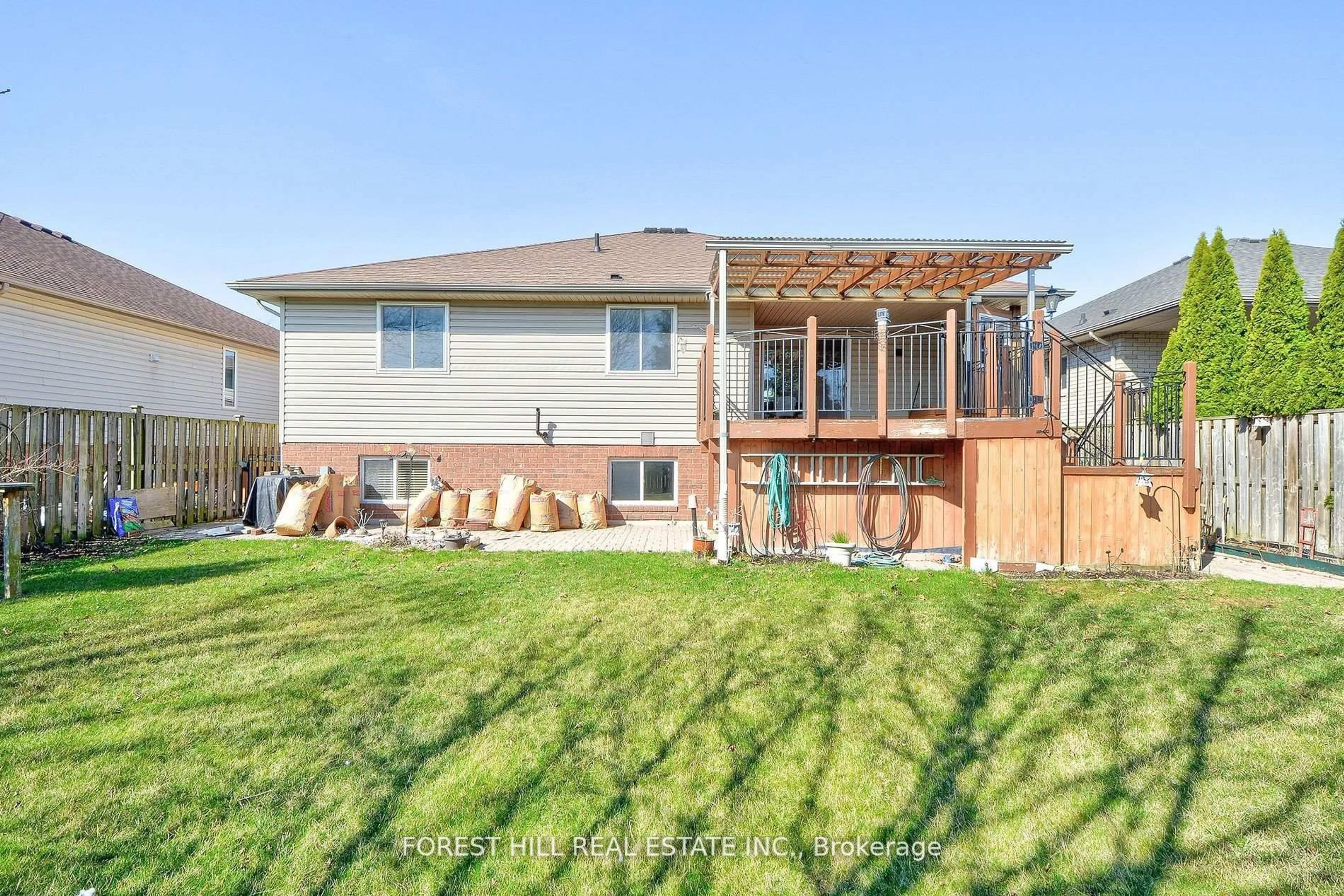 Home with vinyl exterior material, water/lake/river/ocean view for 1614 Morningstar Ave, Windsor Ontario N8P 1P9