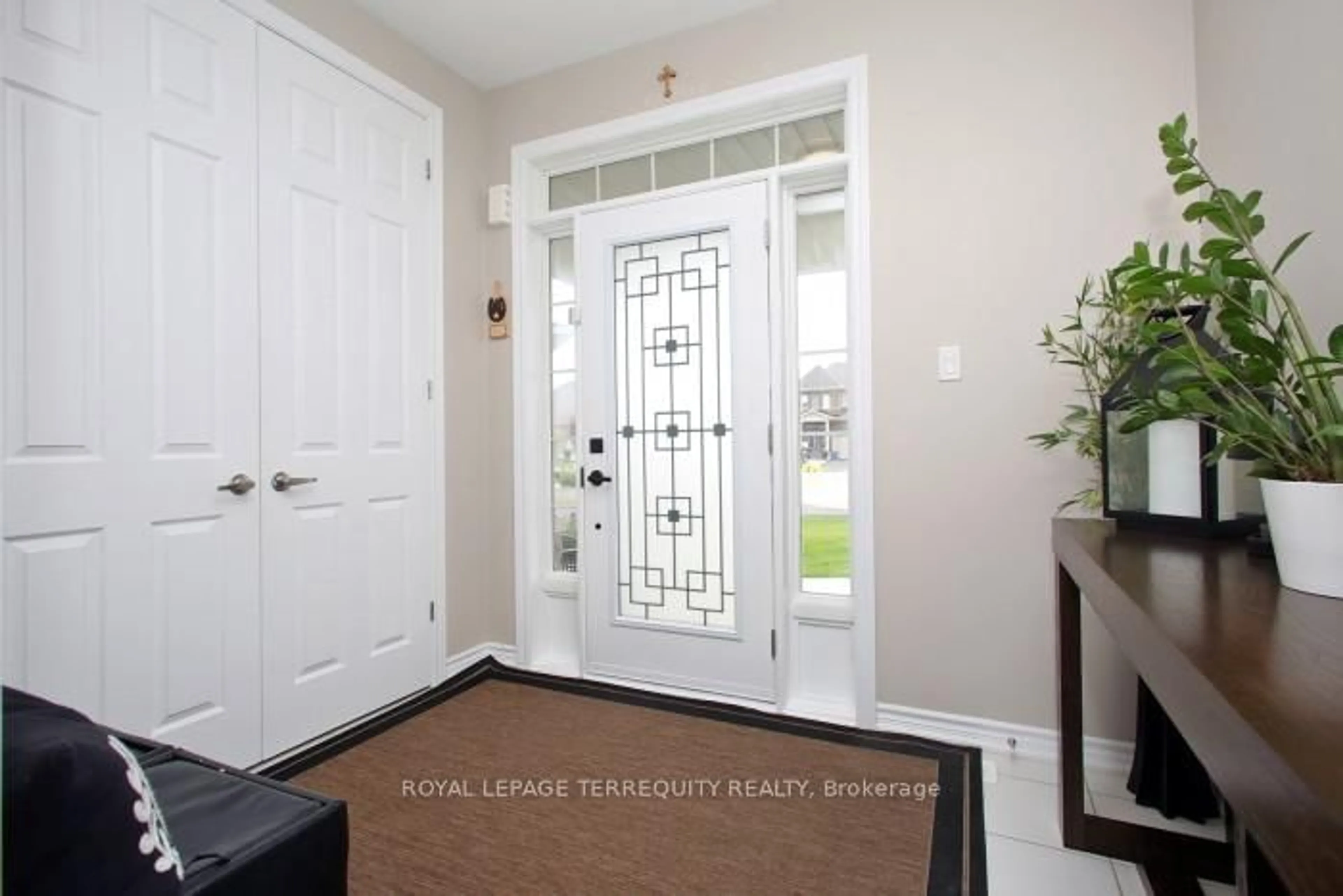 Indoor entryway for 220 Harpin Way, Centre Wellington Ontario N1M 0H1
