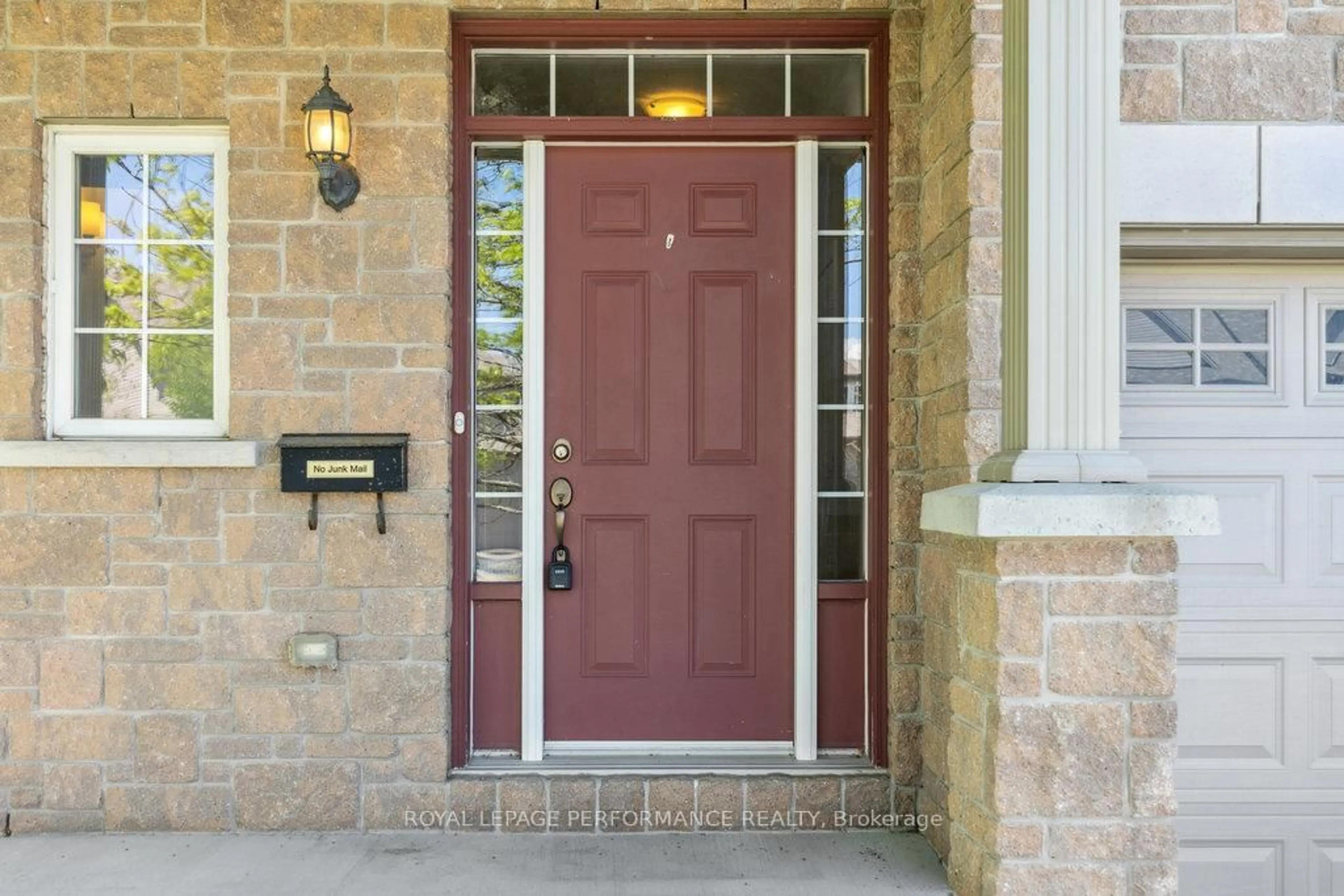 Indoor entryway for 941 Rotary Way, Ottawa Ontario K1T 0L2