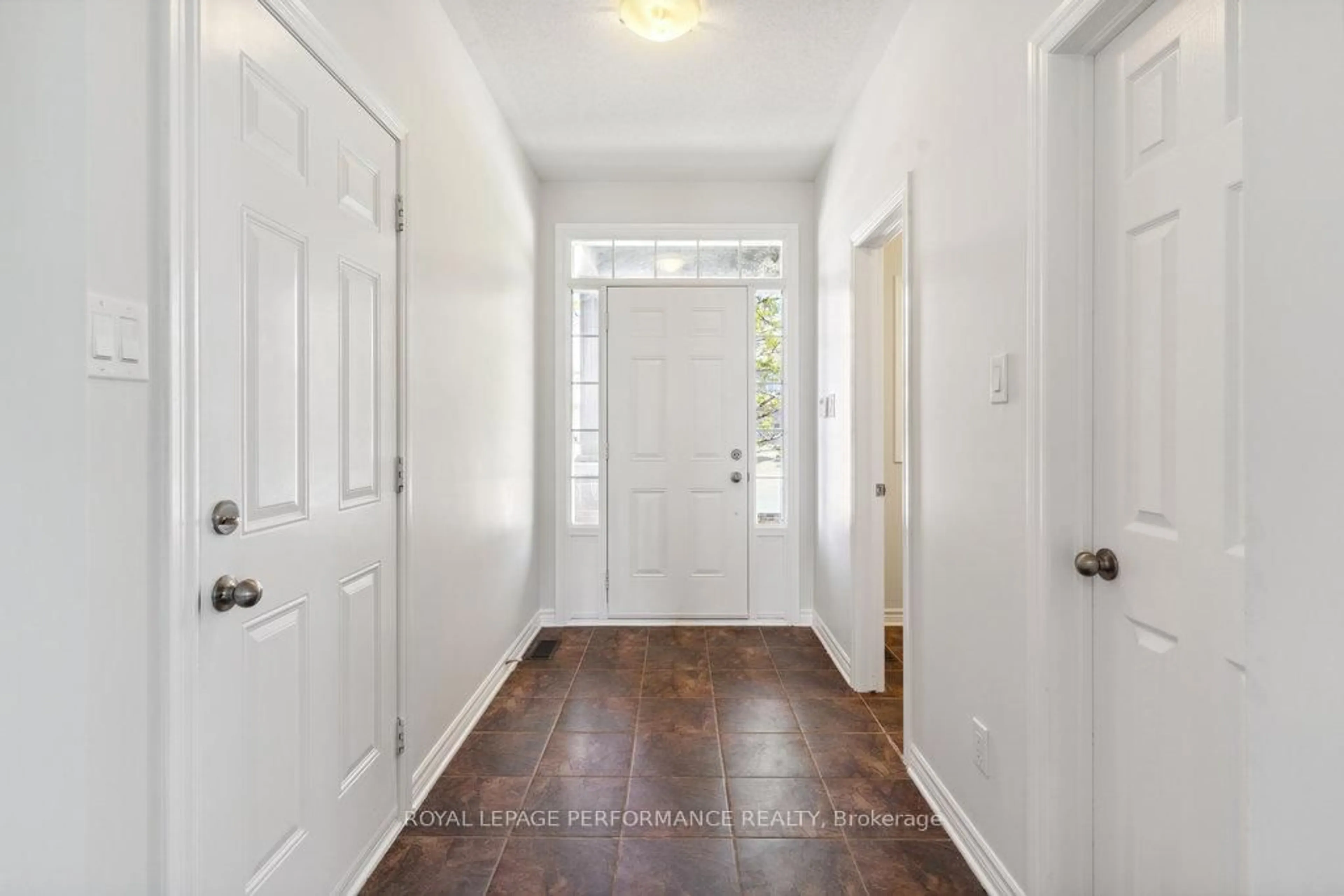 Indoor entryway for 941 Rotary Way, Ottawa Ontario K1T 0L2