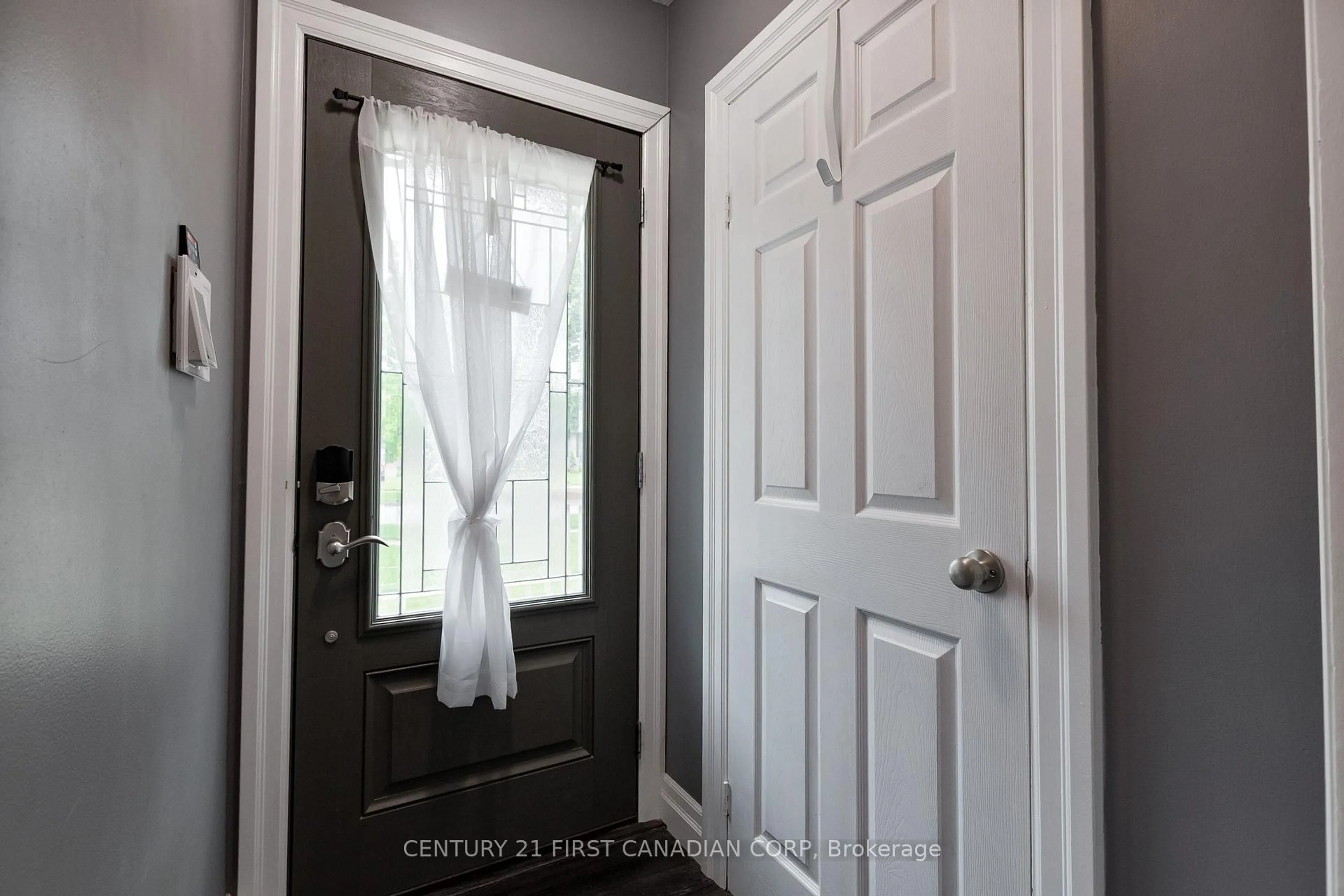 Indoor entryway for 192 Atkinson Blvd, London East Ontario N5W 4Z6