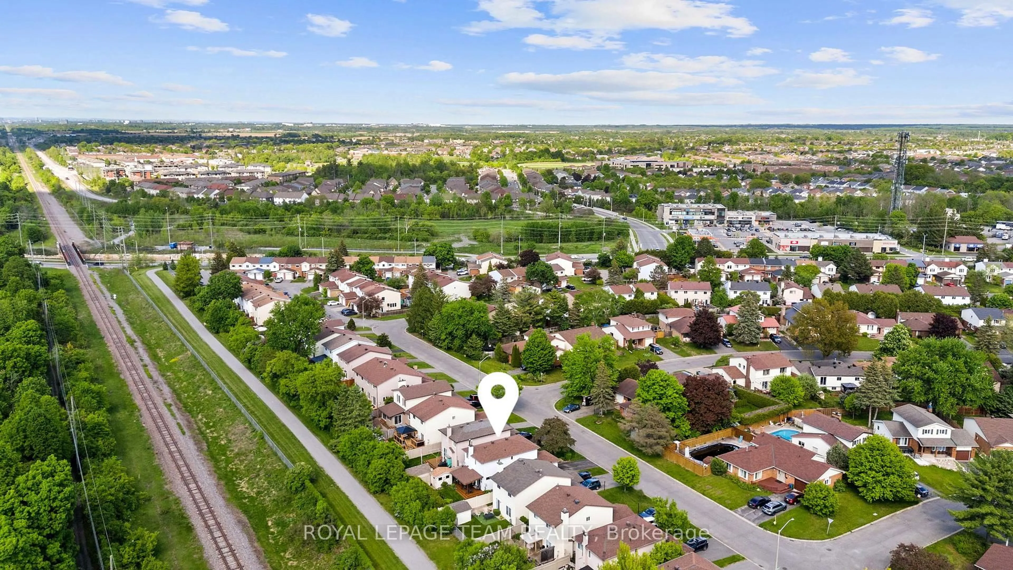 A pic from outside/outdoor area/front of a property/back of a property/a pic from drone, street for 23 Glacier St, Ottawa Ontario K2J 2M7