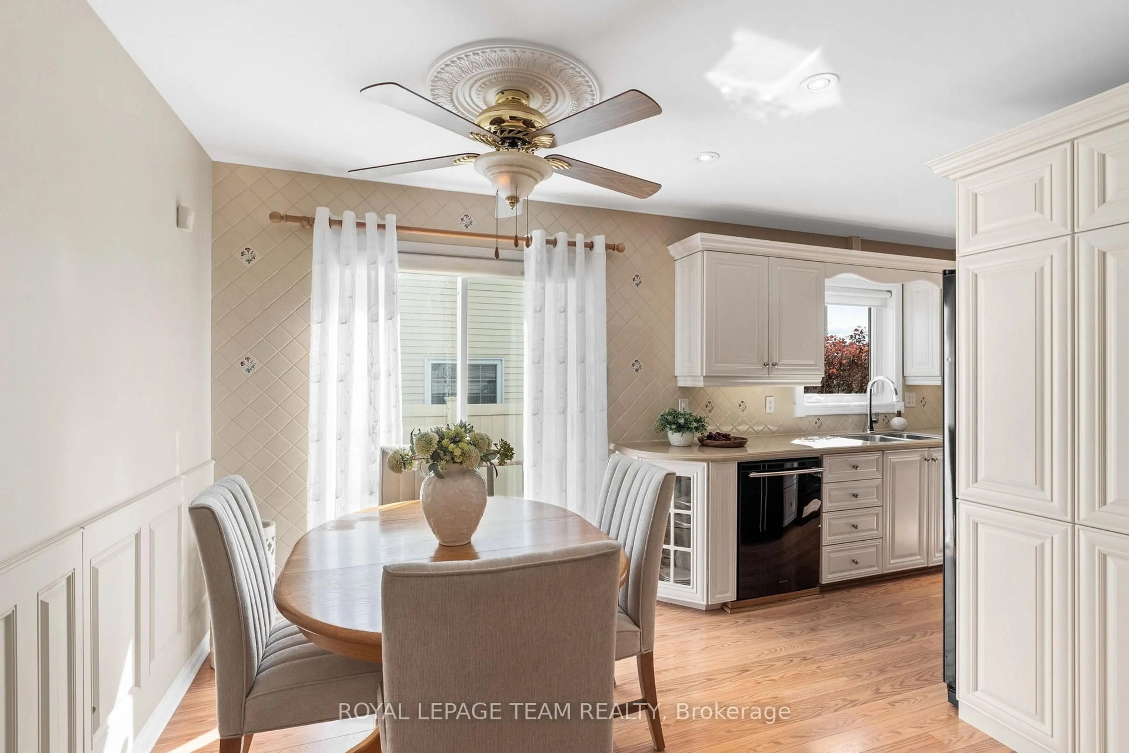 Open concept kitchen, unknown for 23 Glacier St, Ottawa Ontario K2J 2M7