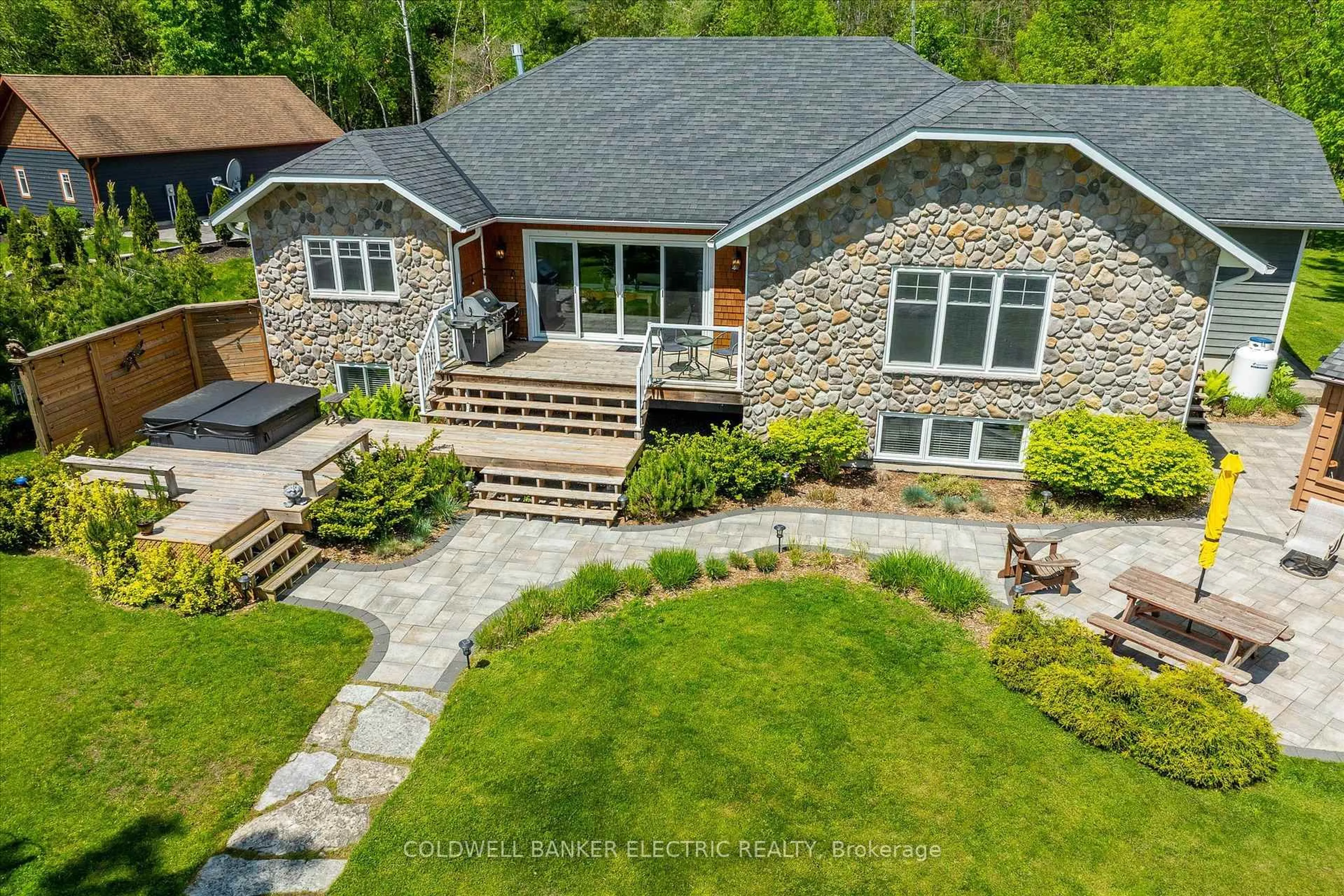 A pic from outside/outdoor area/front of a property/back of a property/a pic from drone, unknown for 2163 Marshall Lane, Selwyn Ontario K0L 2H0