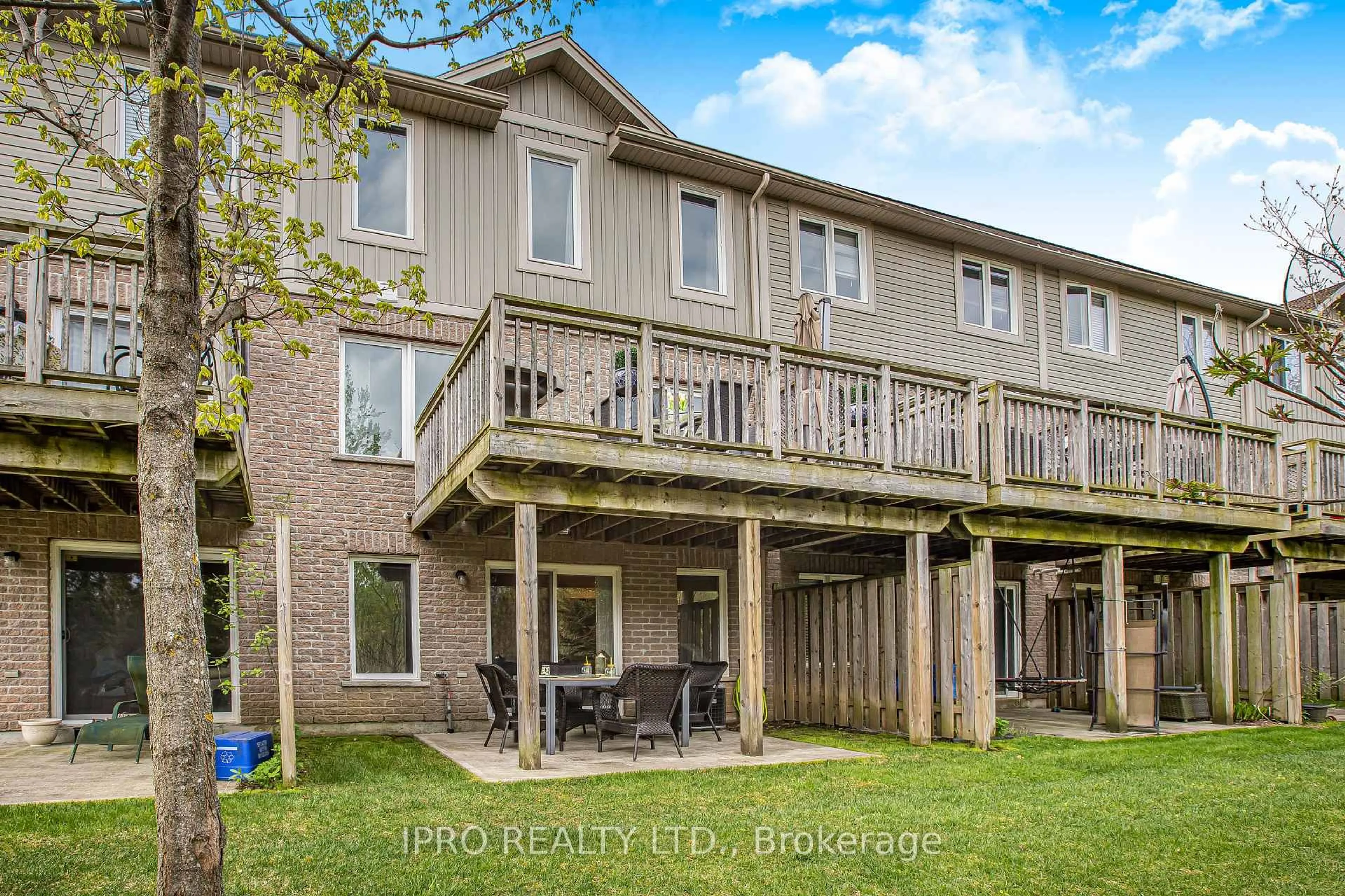 Patio, building for 105 Pinnacle Dr #Unit 62, Kitchener Ontario N2P 1B8