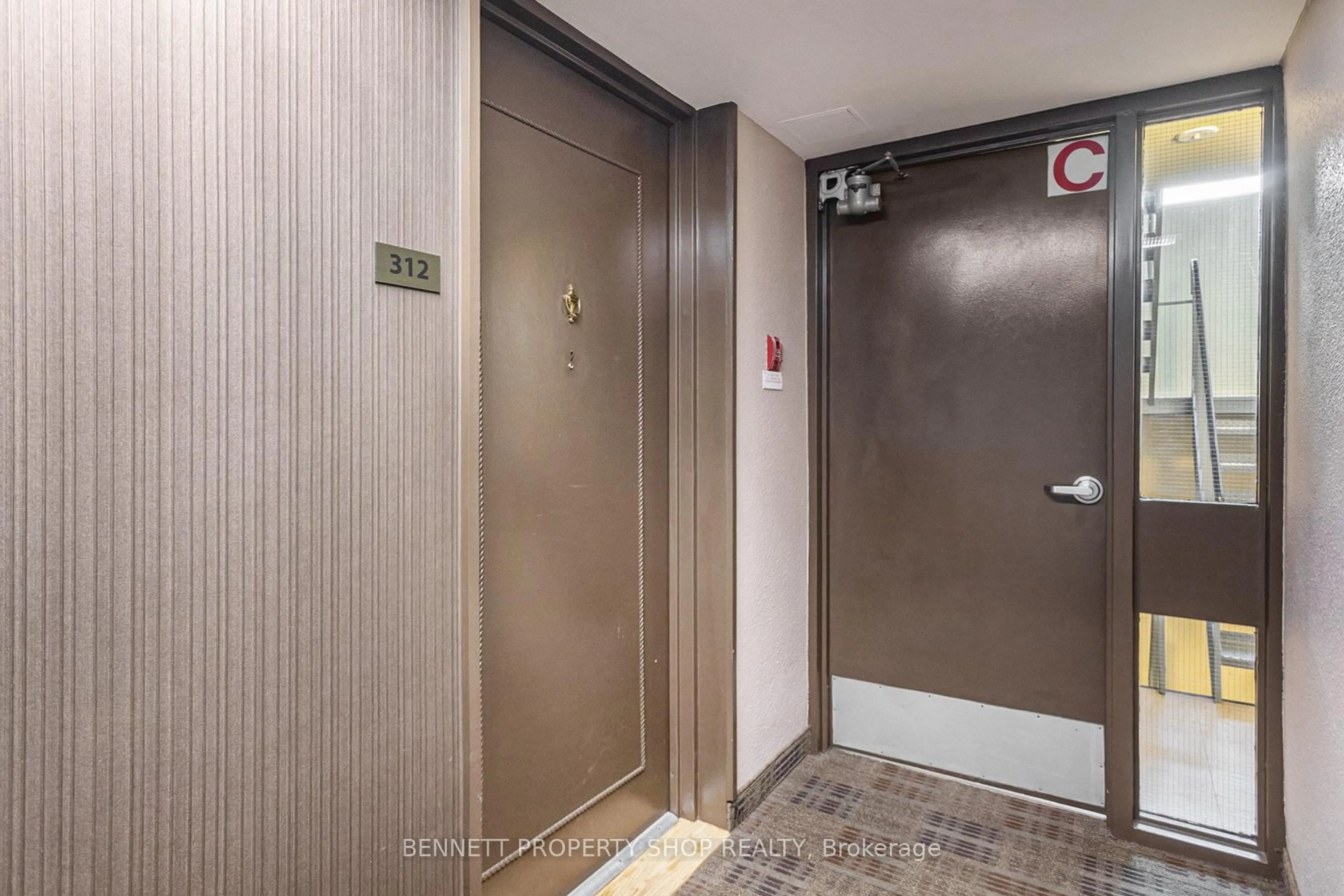Indoor foyer for 20 Chesterton Dr #312, Ottawa Ontario K2E 6Z7