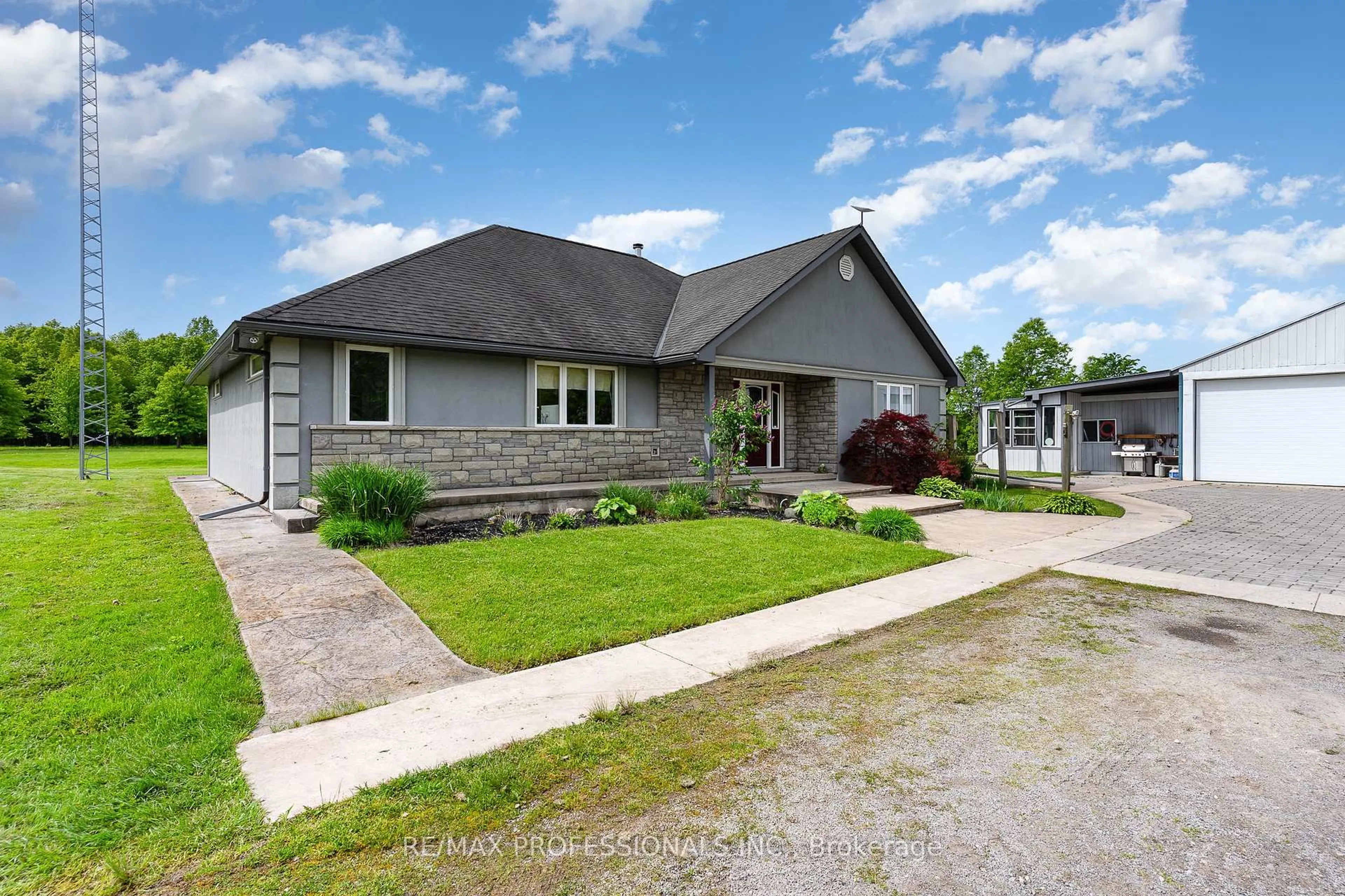 Home with vinyl exterior material, street for 1961 Townline Rd, Fort Erie Ontario L0S 1S0