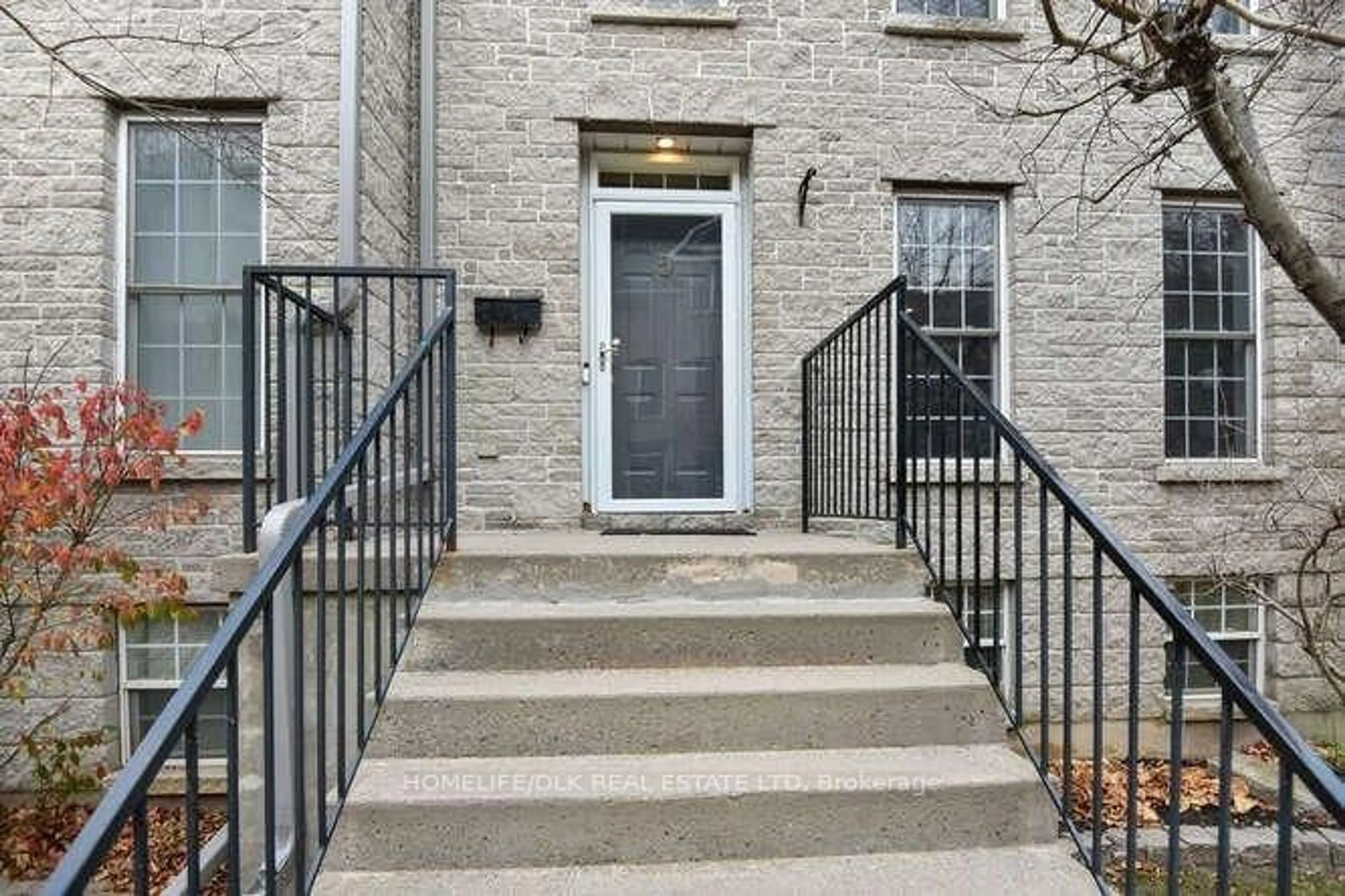 Stairs for 5 Sherman Lane, Brockville Ontario K6V 7M1