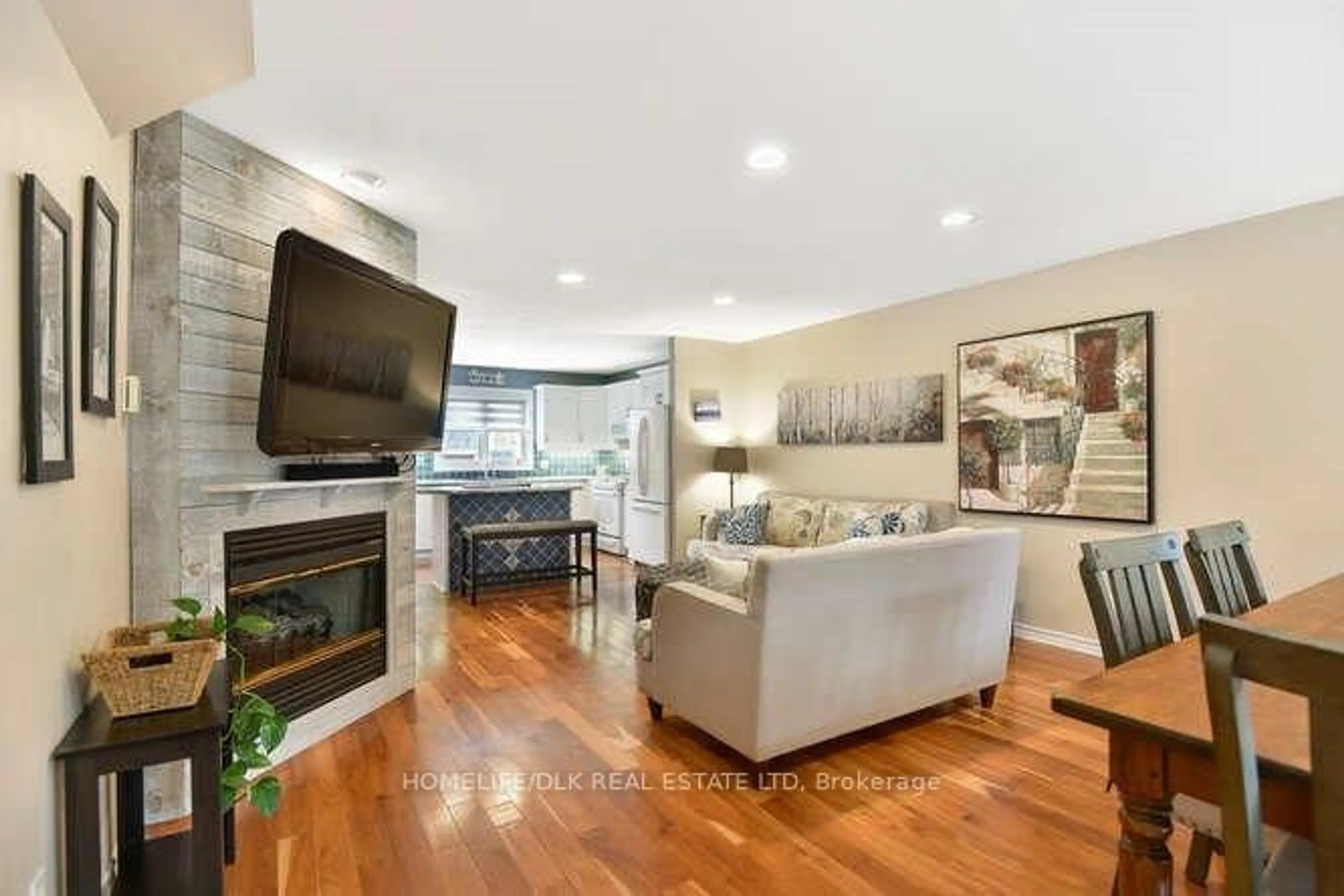 Living room with furniture, unknown for 5 Sherman Lane, Brockville Ontario K6V 7M1
