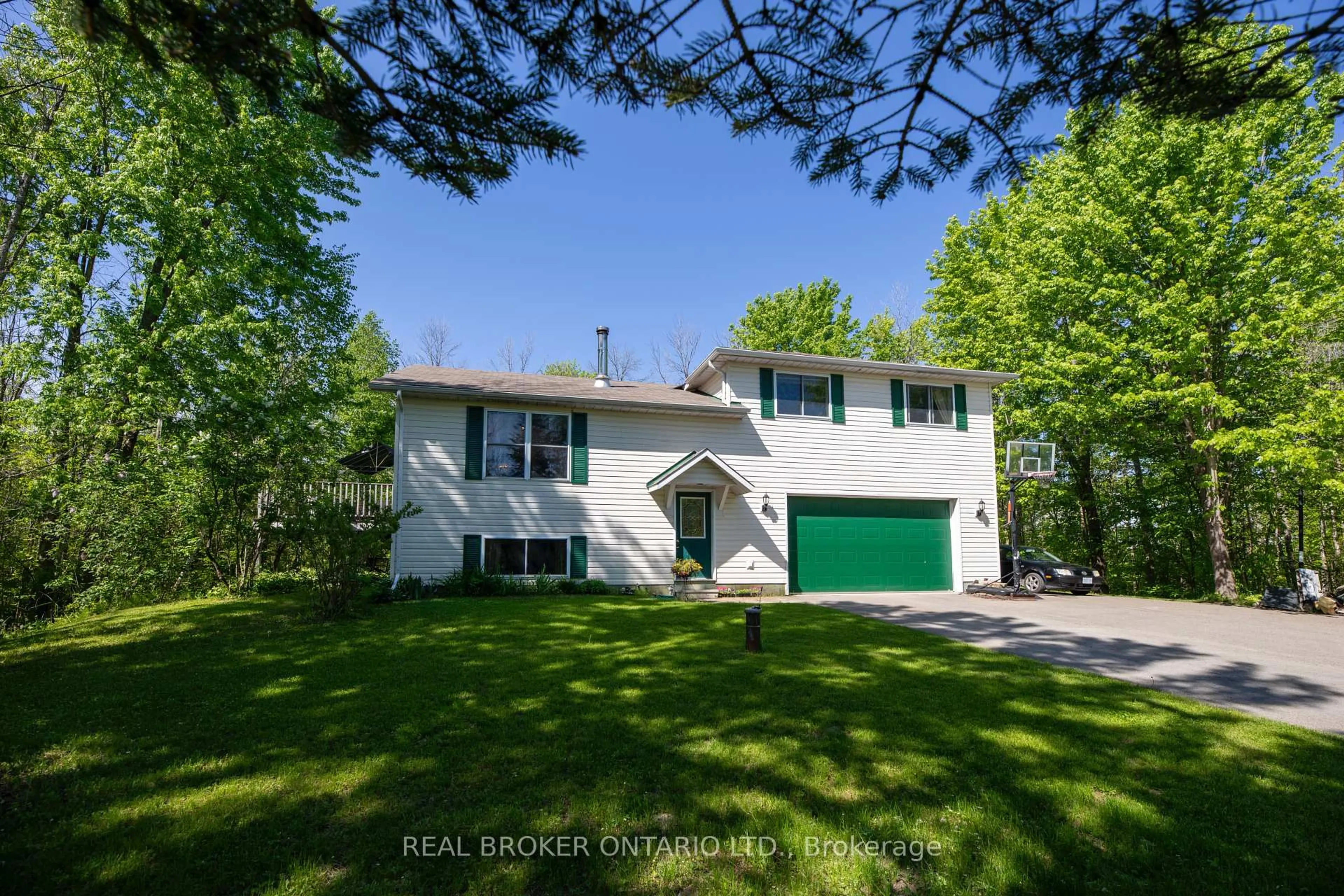 Home with vinyl exterior material, street for 988 County 44 Rd, North Grenville Ontario K0G 1T0