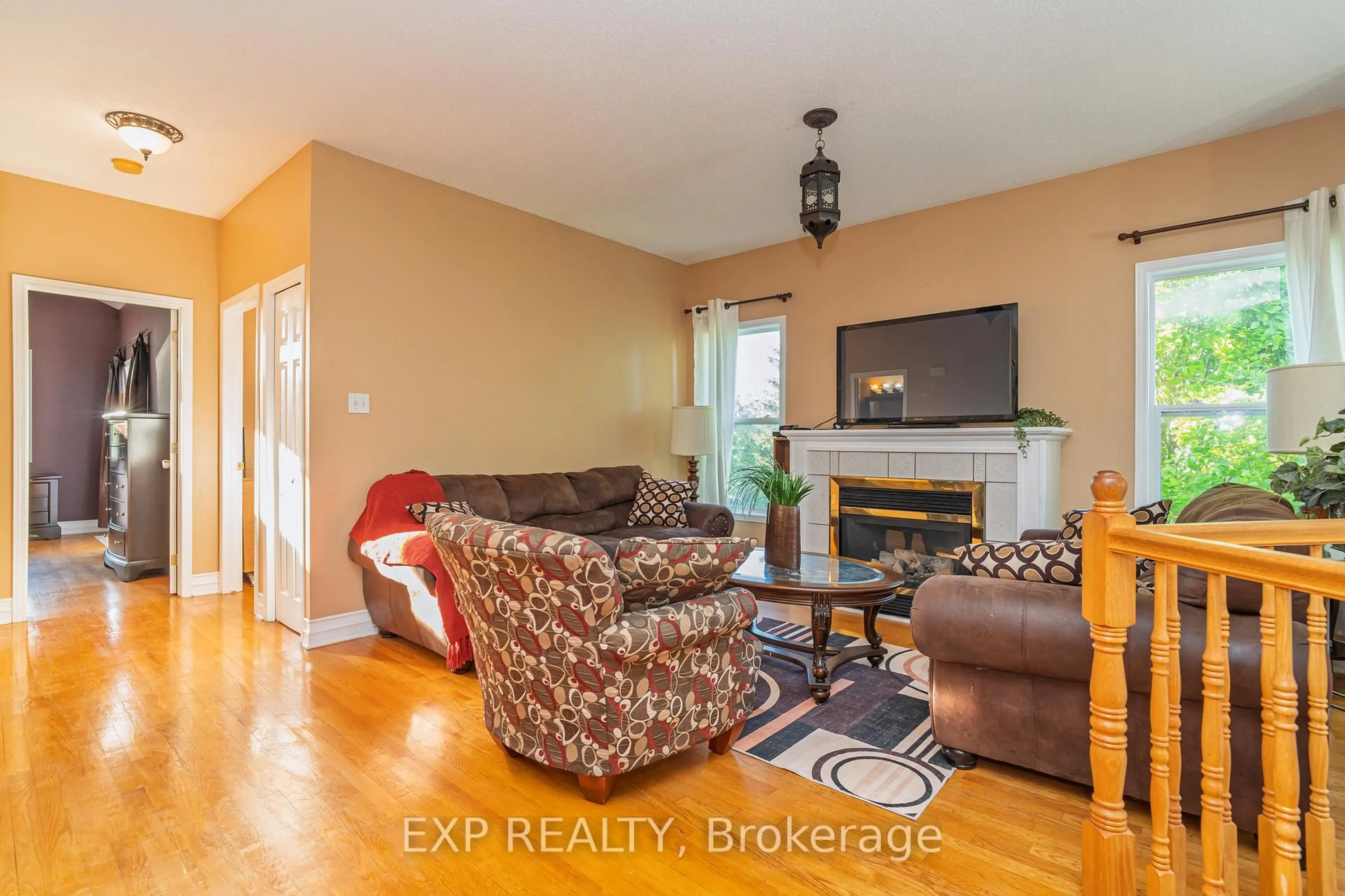 Living room with furniture, wood/laminate floor for 1567 Rumford Dr, Ottawa Ontario K4A 4C1