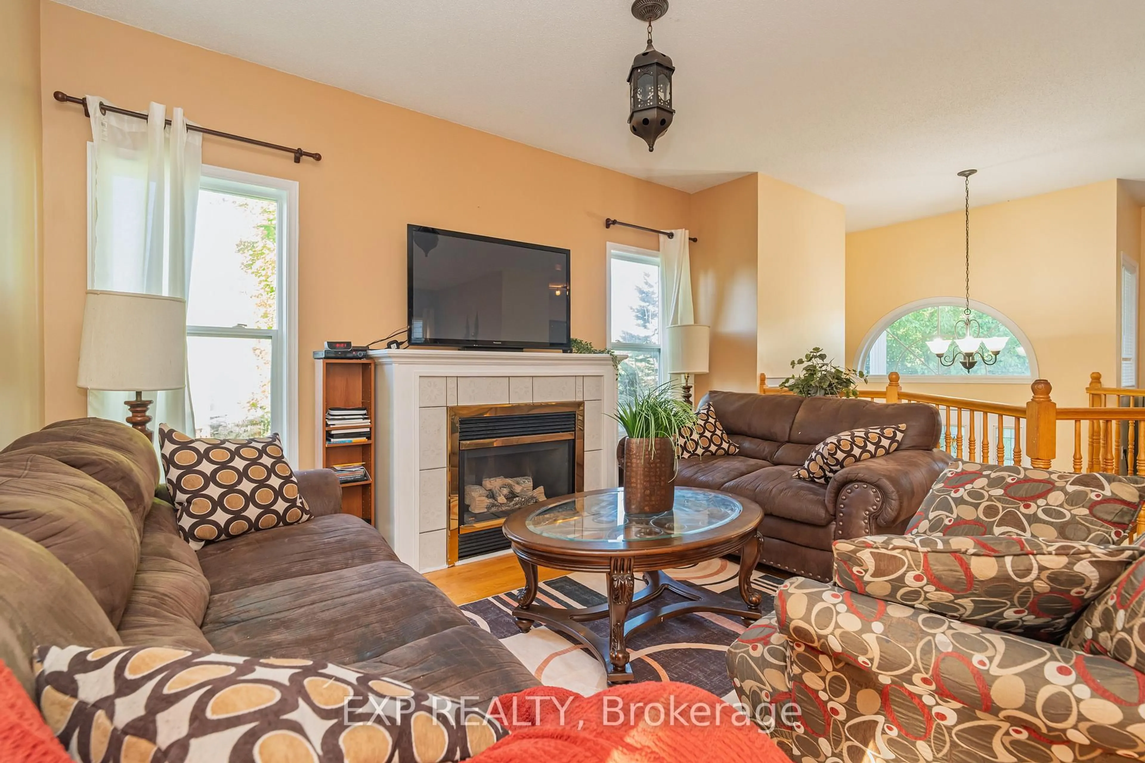 Living room with furniture, unknown for 1567 Rumford Dr, Ottawa Ontario K4A 4C1