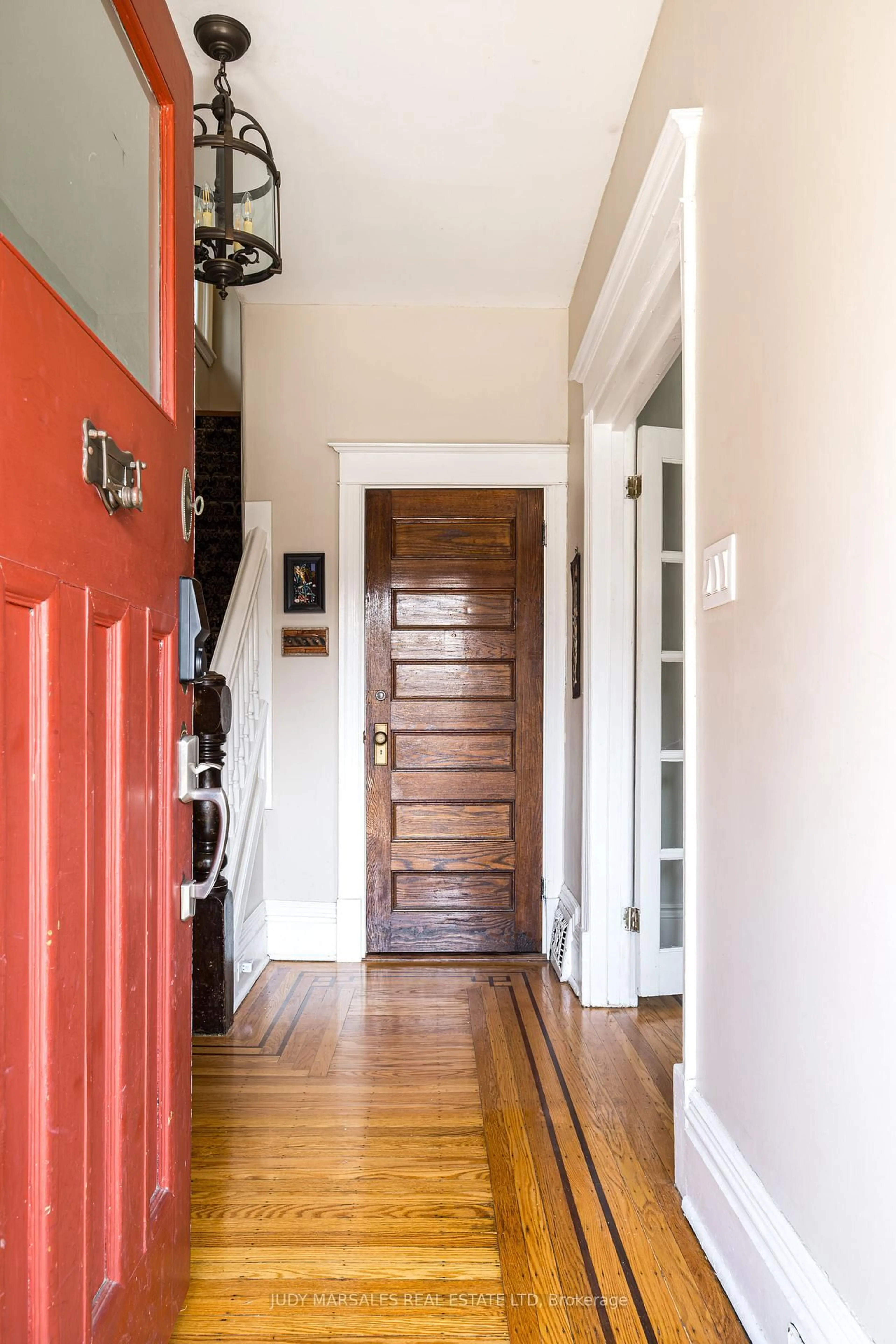 Indoor entryway for 248 Homewood Ave, Hamilton Ontario L8P 2M8