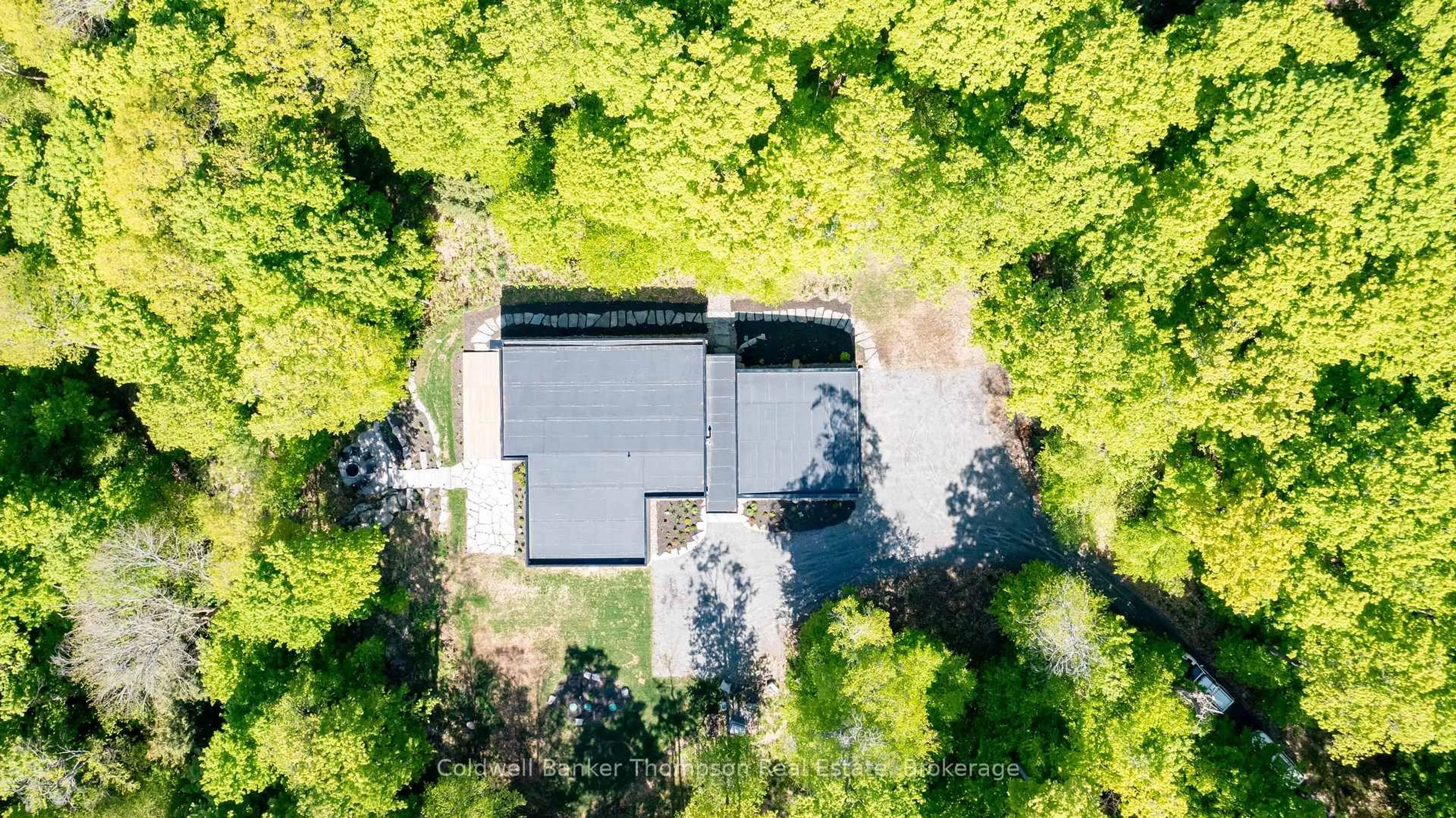 A pic from outside/outdoor area/front of a property/back of a property/a pic from drone, unknown for 100 Gryffin Bluffs Lane #16, Huntsville Ontario P0B 1M0