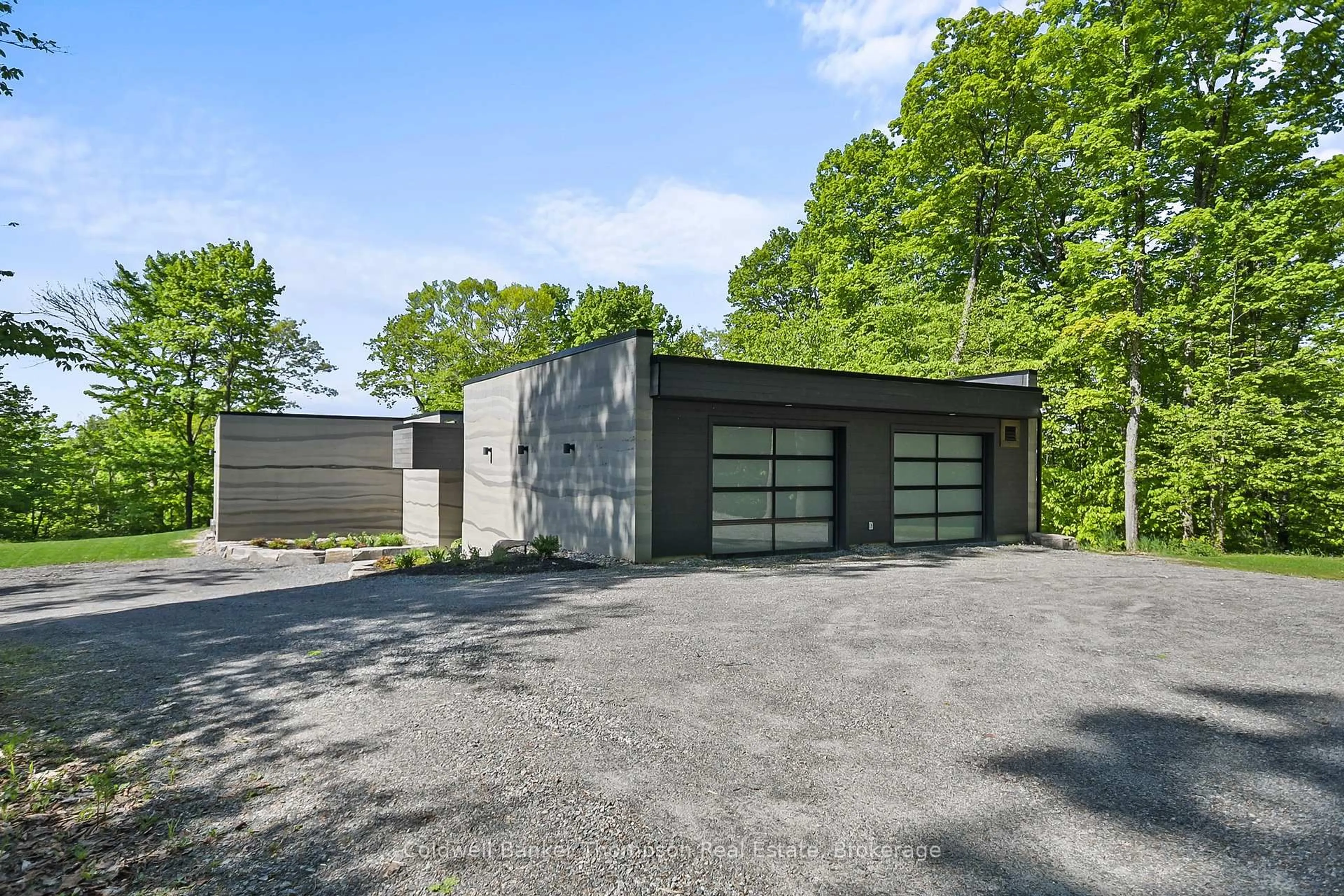 Indoor garage for 100 Gryffin Bluffs Lane #16, Huntsville Ontario P0B 1M0