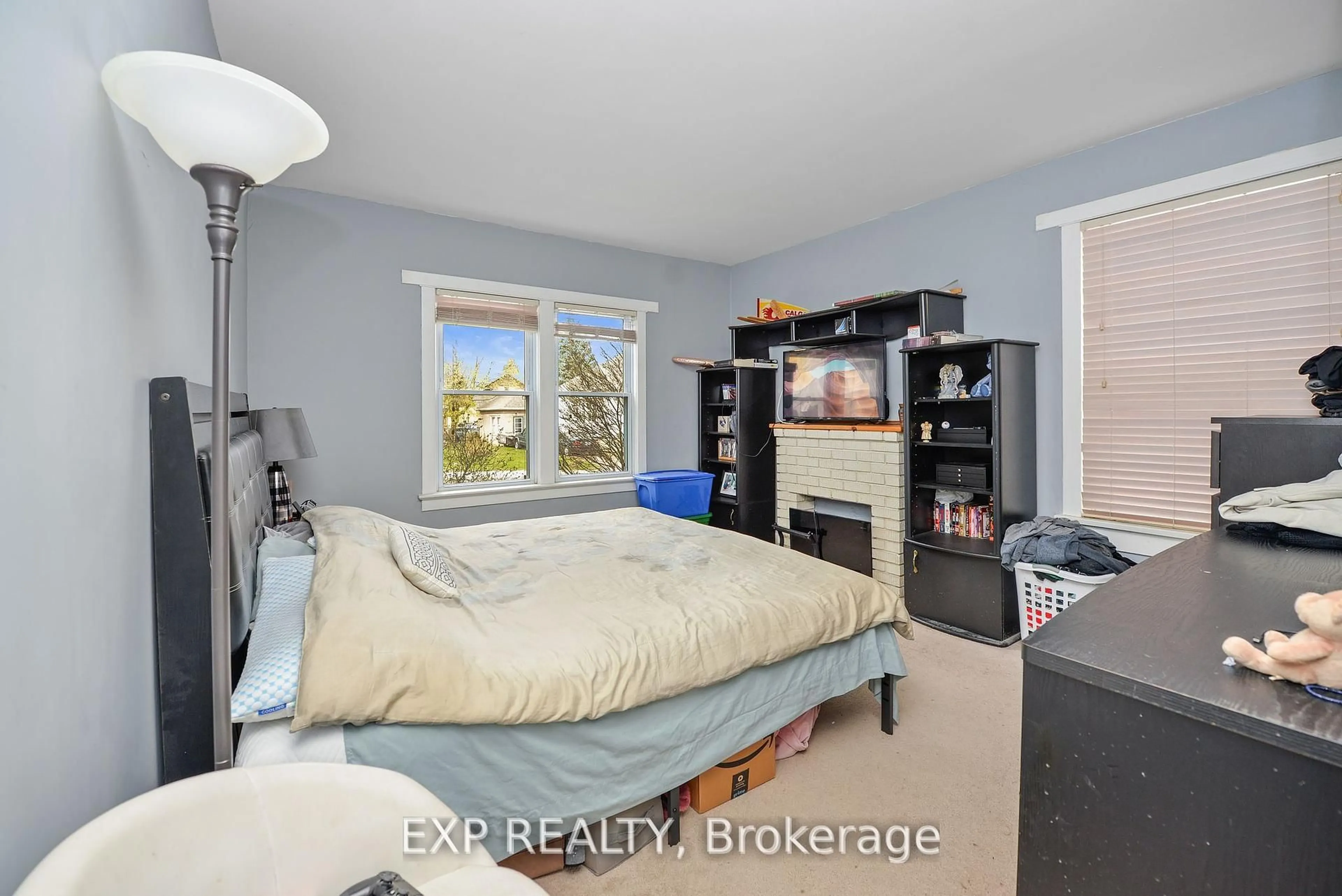 A pic of a room for 96 York St, St. Catharines Ontario L2R 6E2
