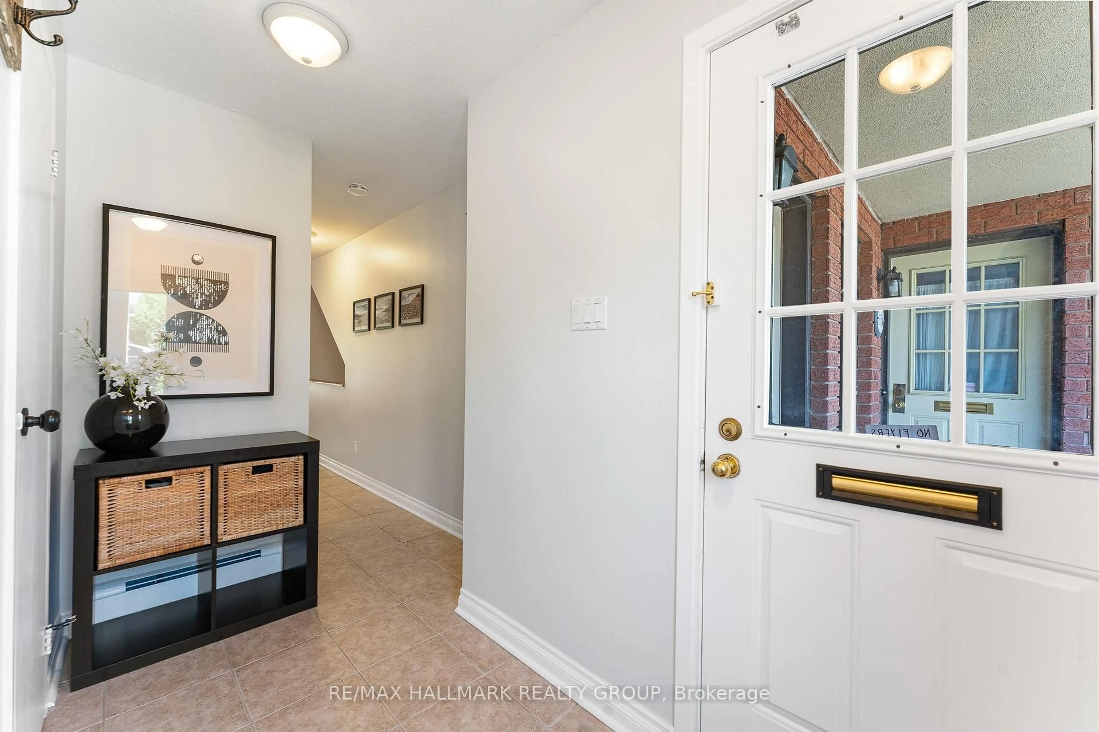 Indoor entryway for 1158 Blasdell Ave, Ottawa Ontario K1K 0C2